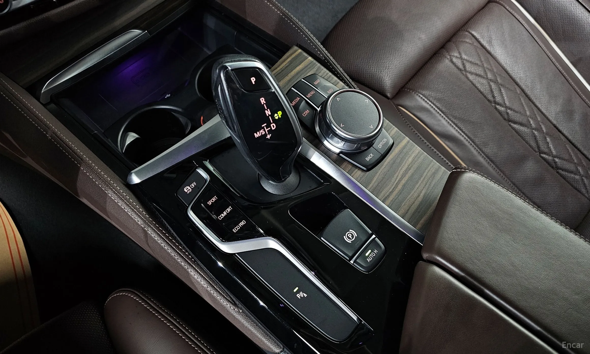 BMW 5 Series (G30) превью 9