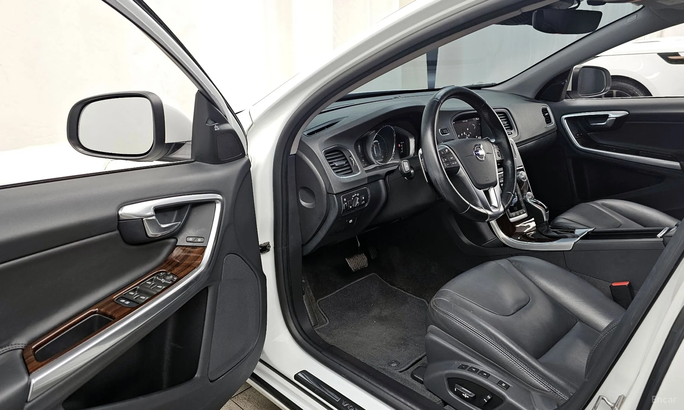 Volvo S60 превью 10