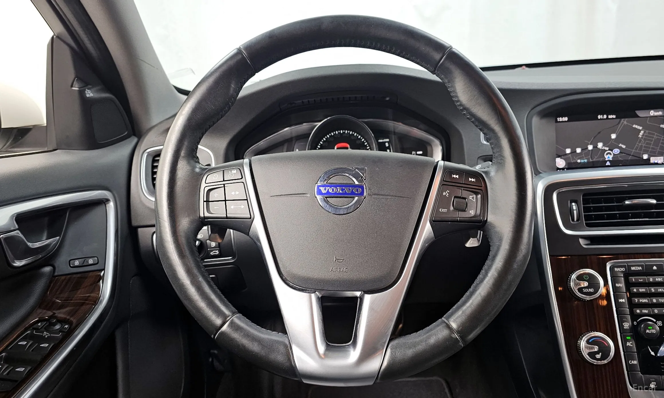 Volvo S60 превью 13