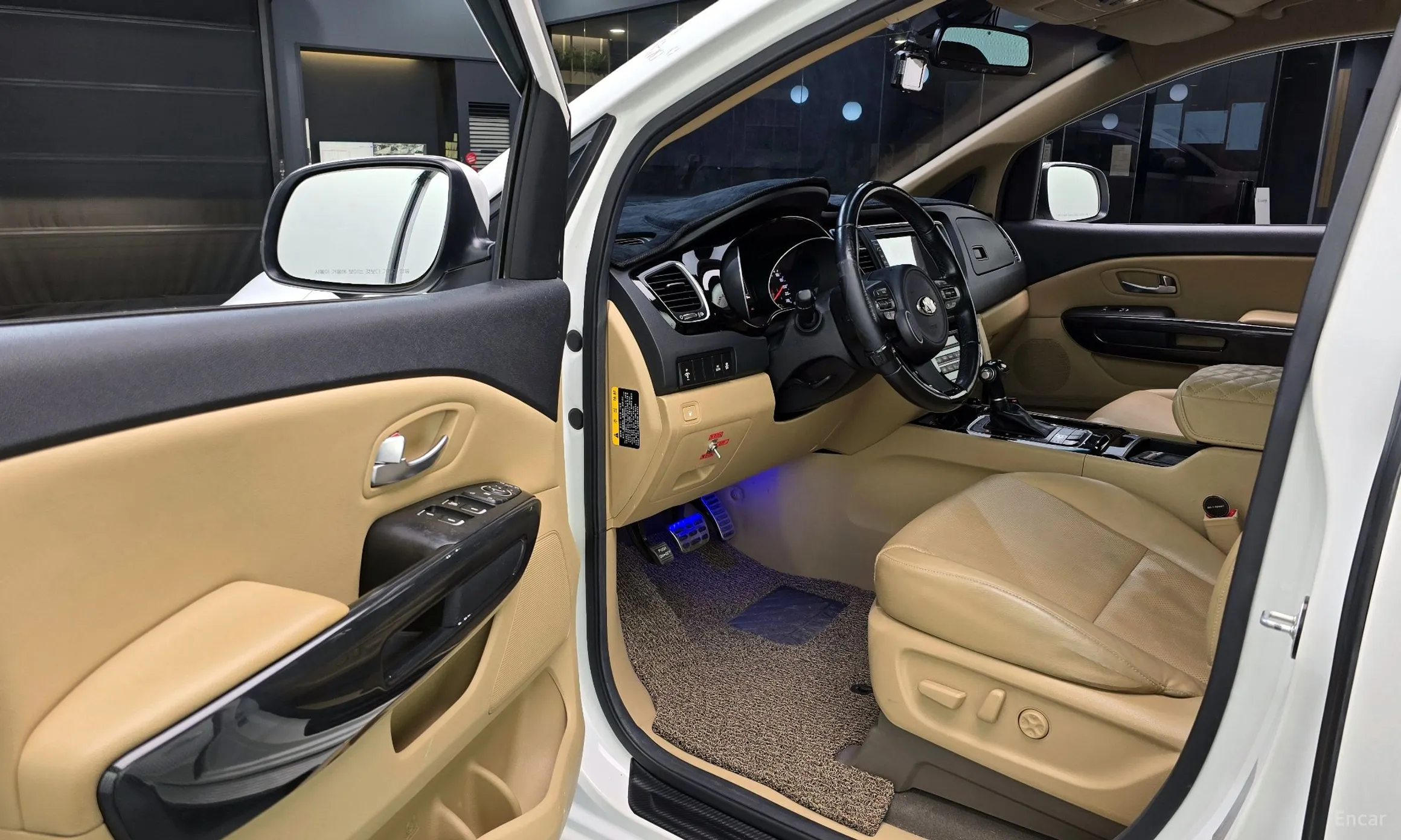 Kia Carnival превью 11