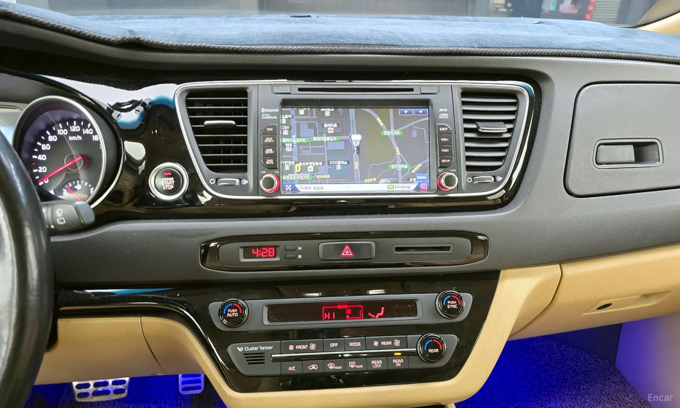 Kia Carnival превью 15