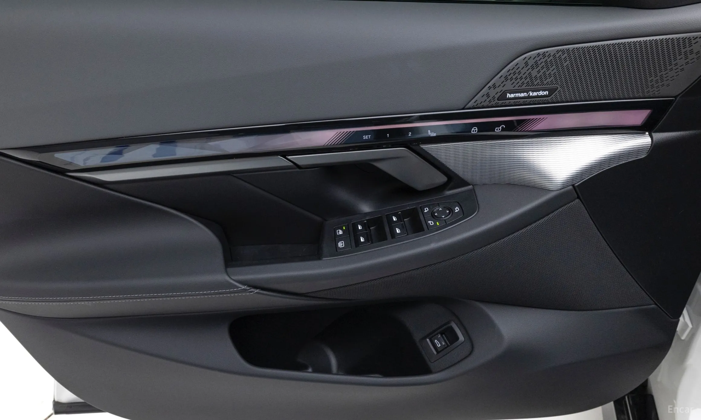 BMW 5 Series (G60) превью 20