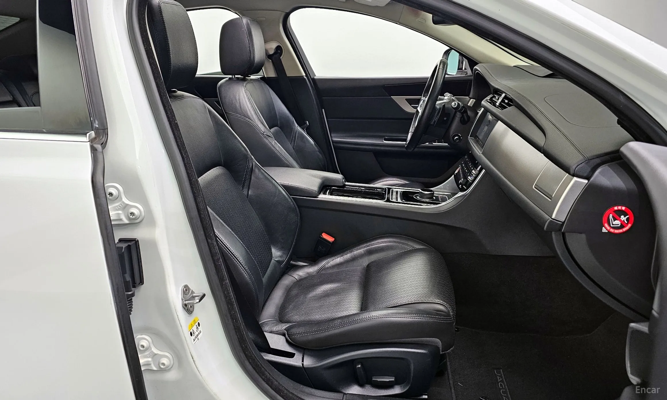 Jaguar XF (x260) превью 10