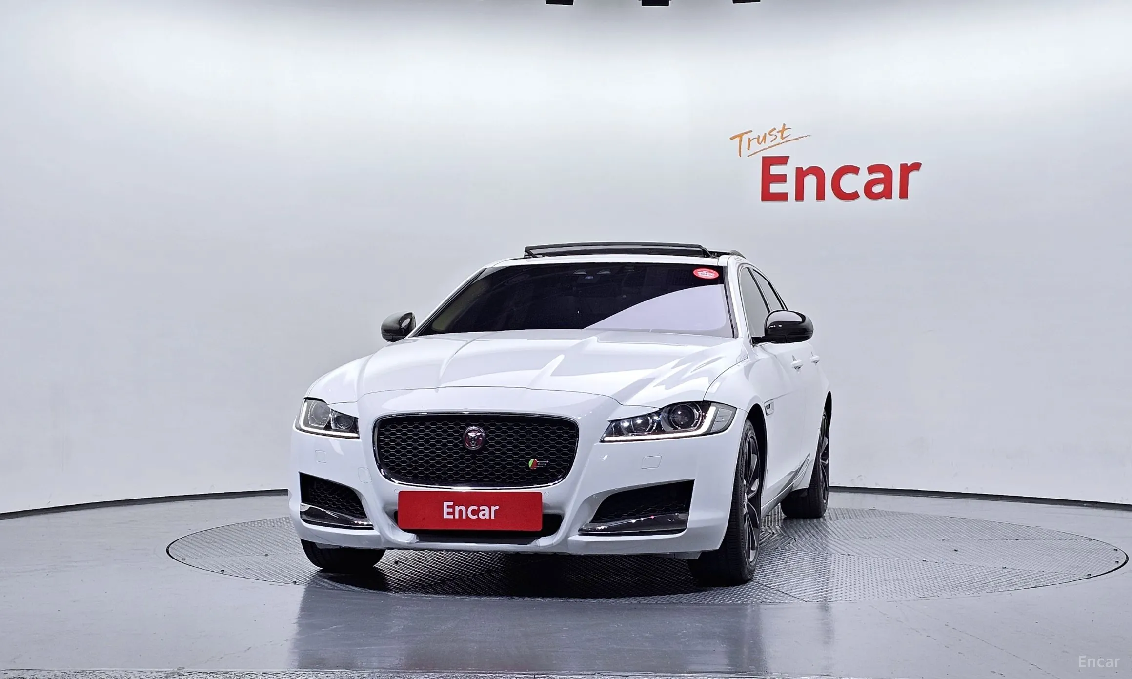 Jaguar XF (x260) превью 3