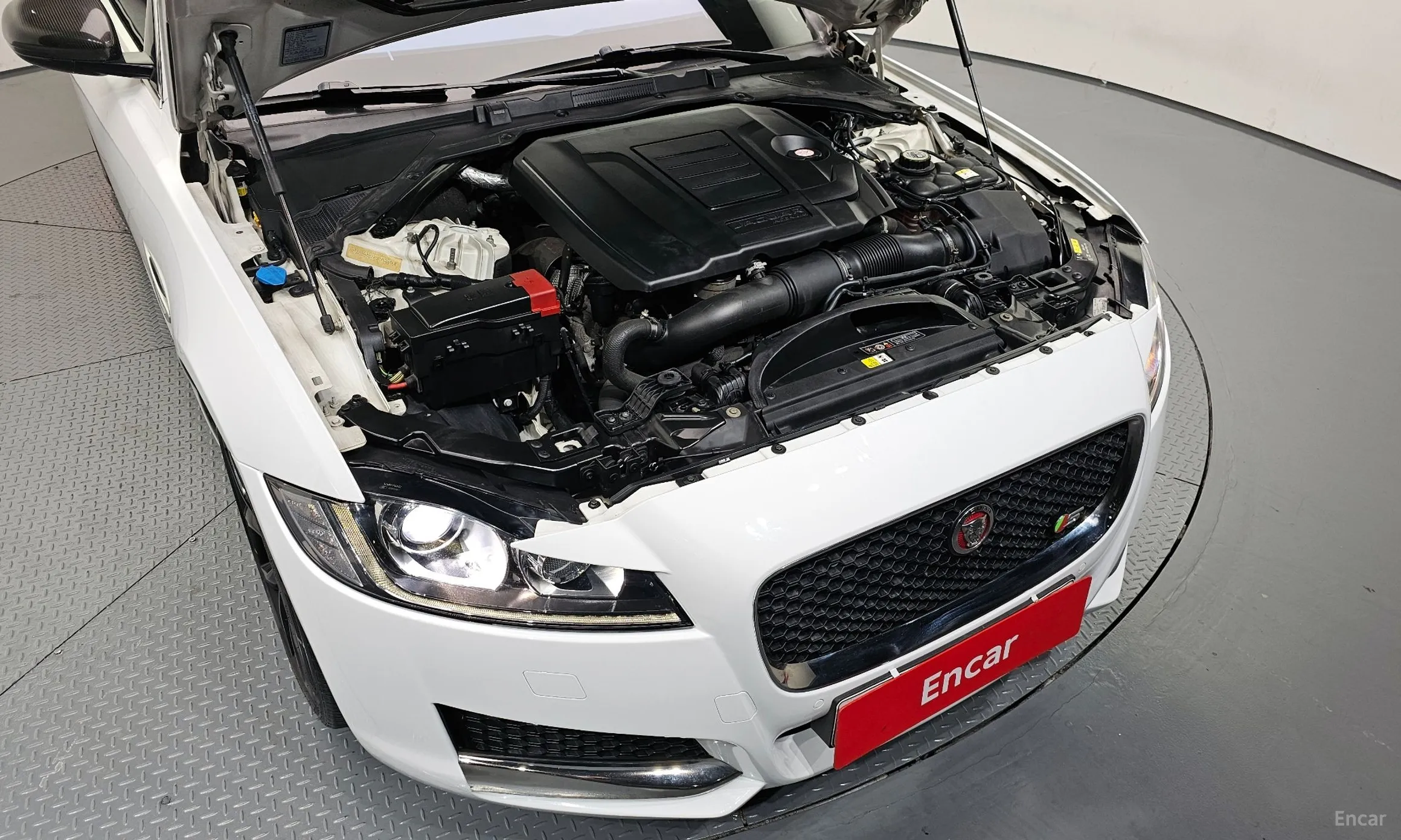 Jaguar XF (x260) превью 6