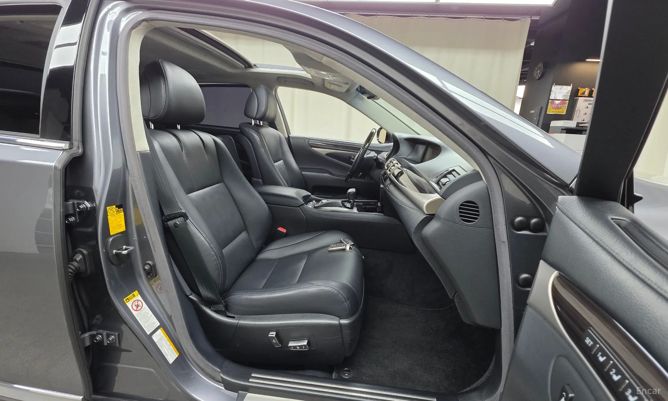 Lexus LS460L превью 10