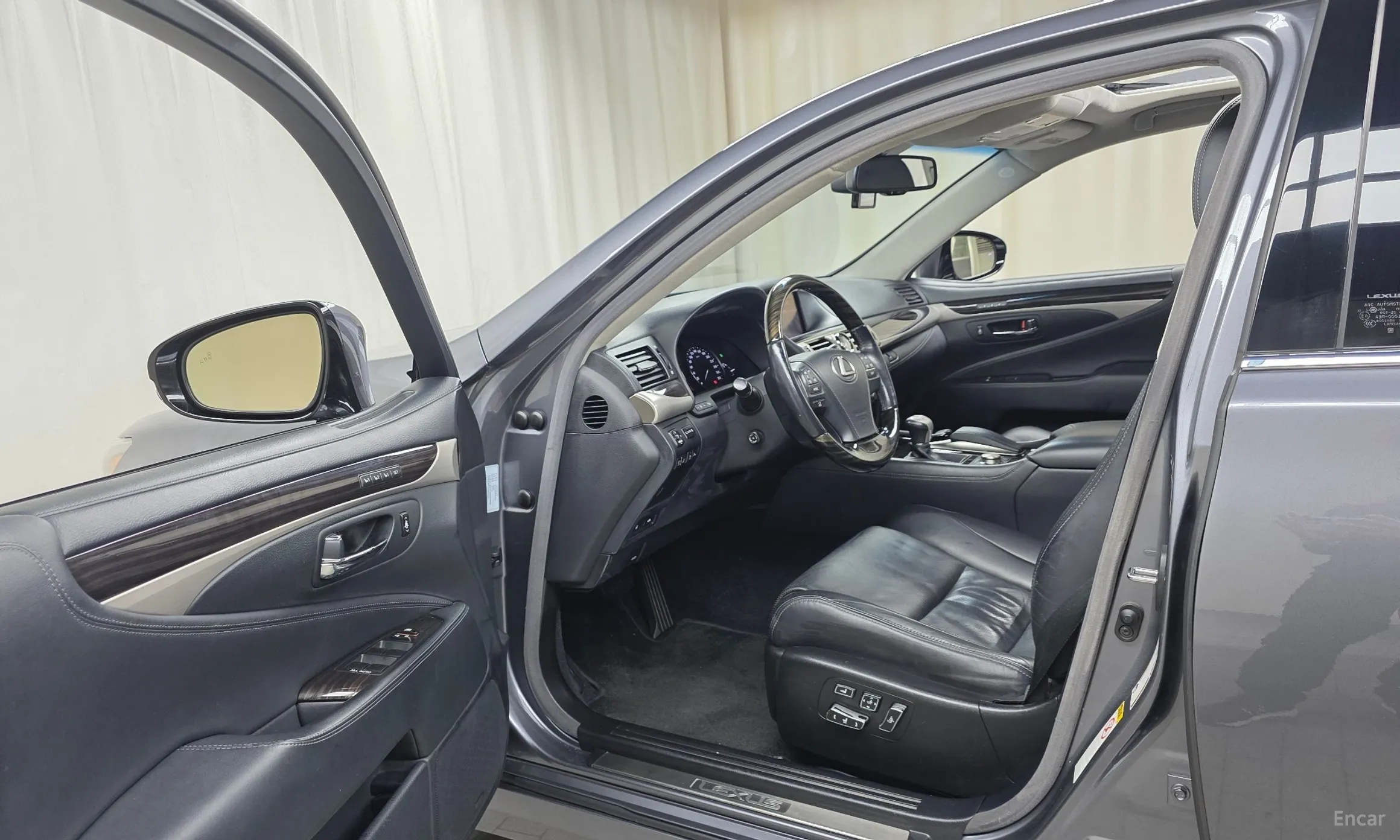 Lexus LS460L превью 12