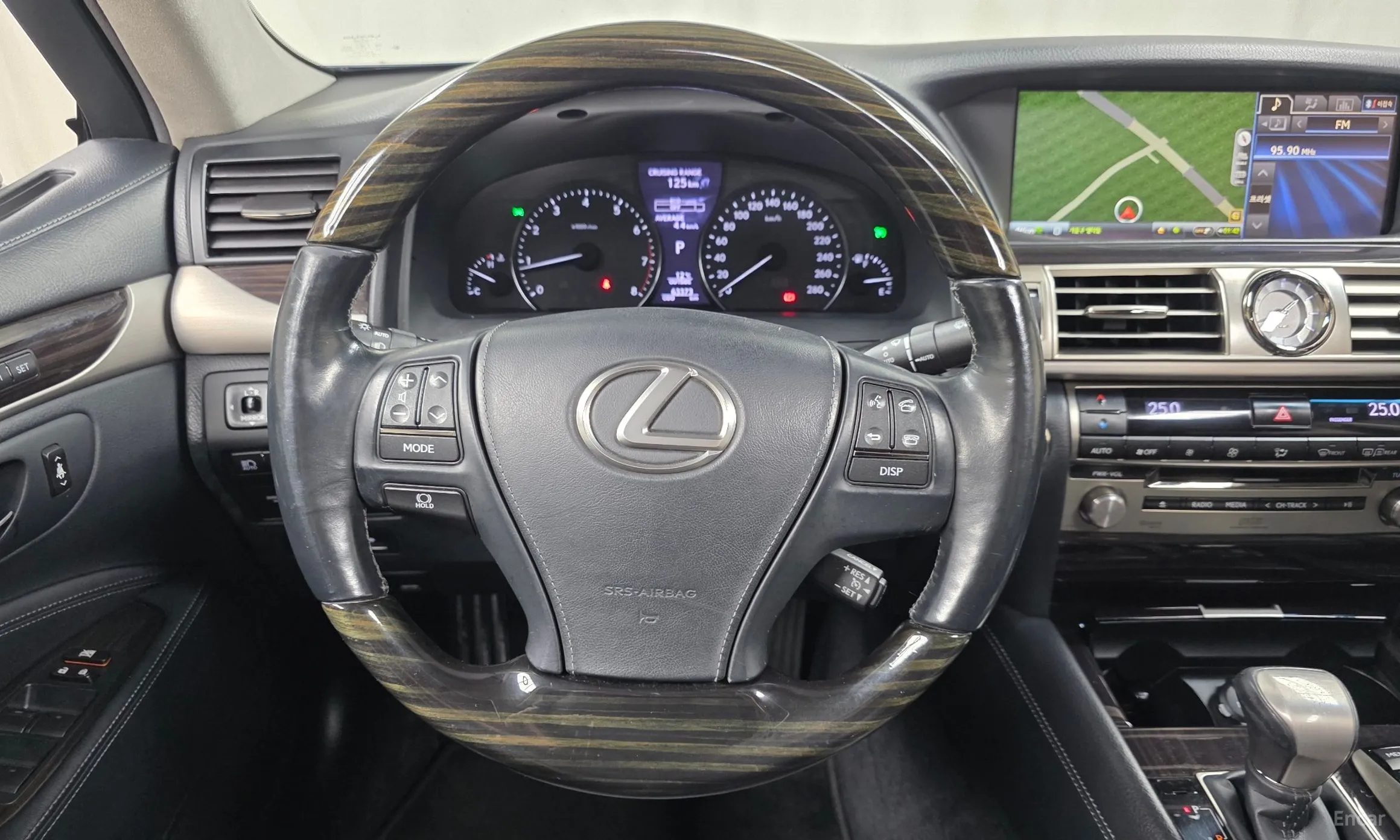 Lexus LS460L превью 14