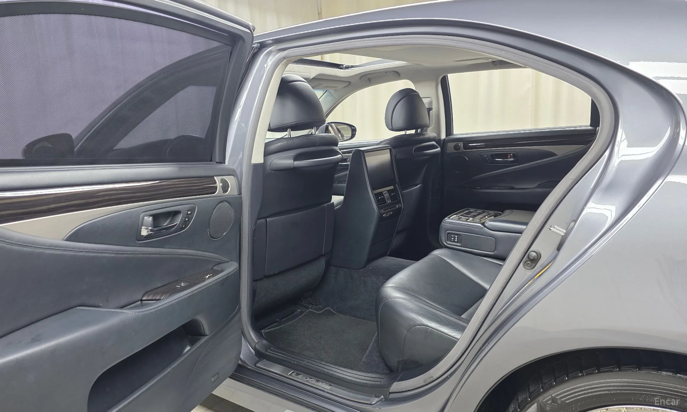 Lexus LS460L превью 17