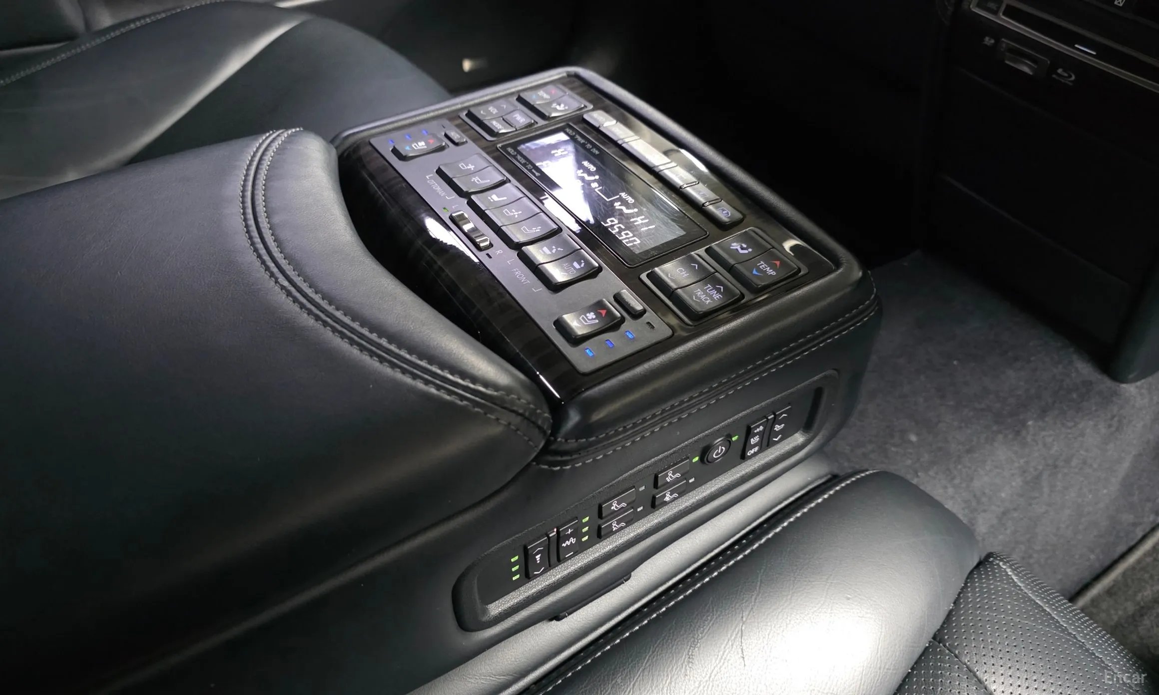 Lexus LS460L превью 18