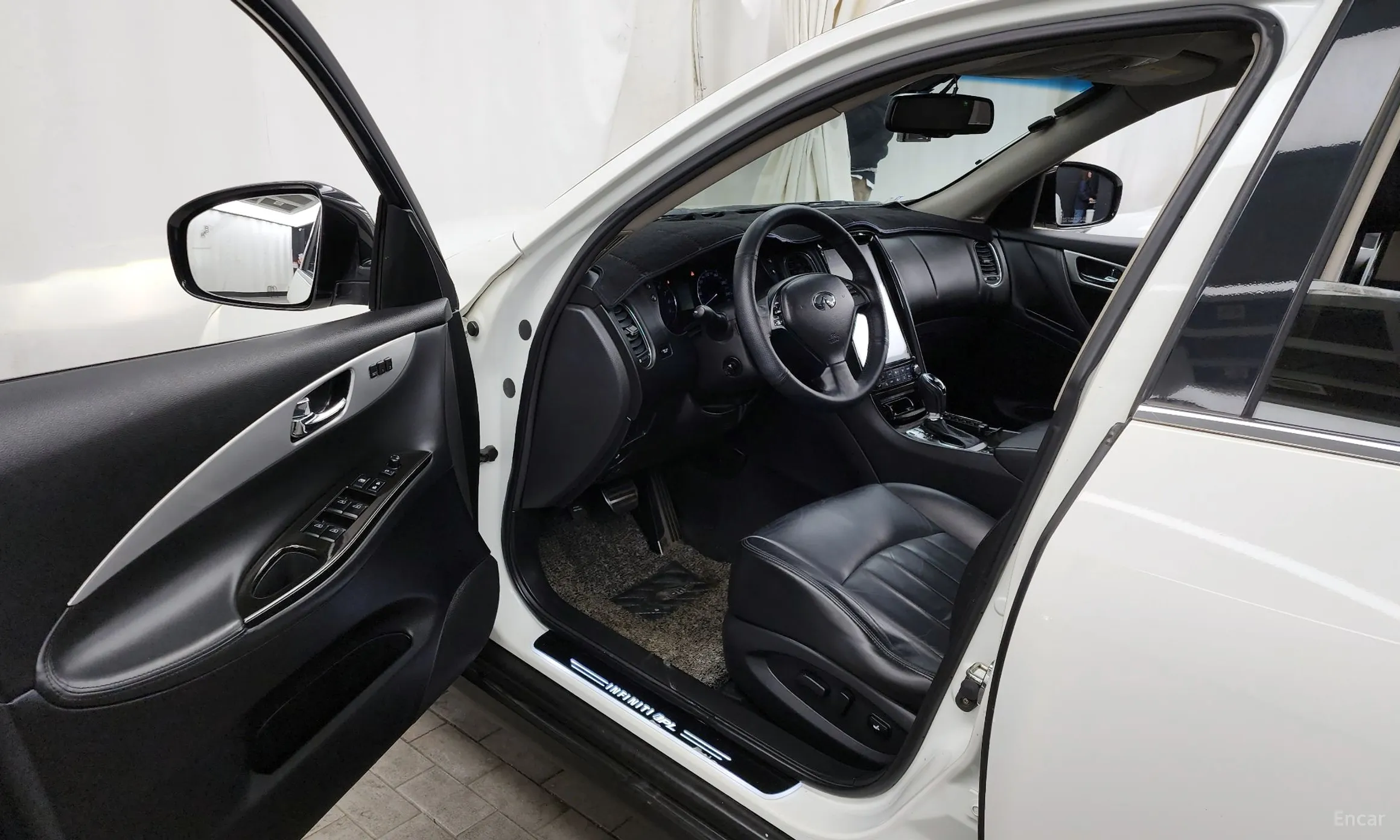 Infiniti EX35 превью 10
