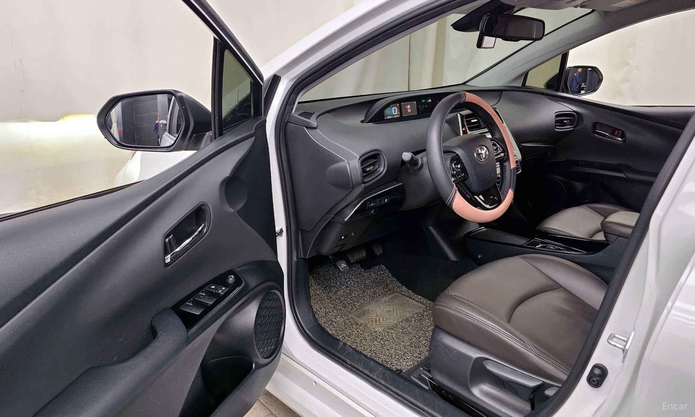 Toyota Prius 4th Generation превью 10