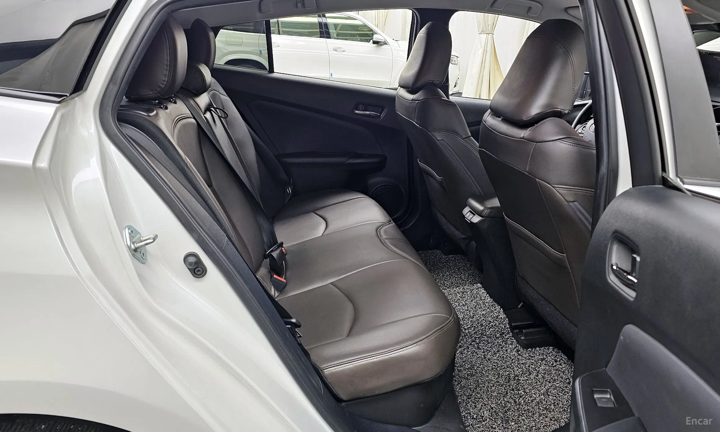 Toyota Prius 4th Generation превью 12