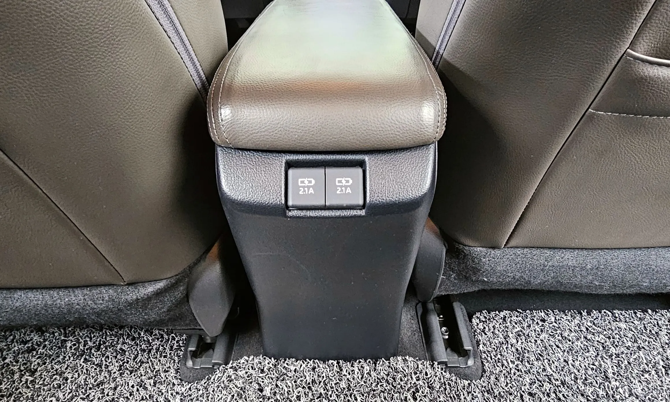 Toyota Prius 4th Generation превью 19