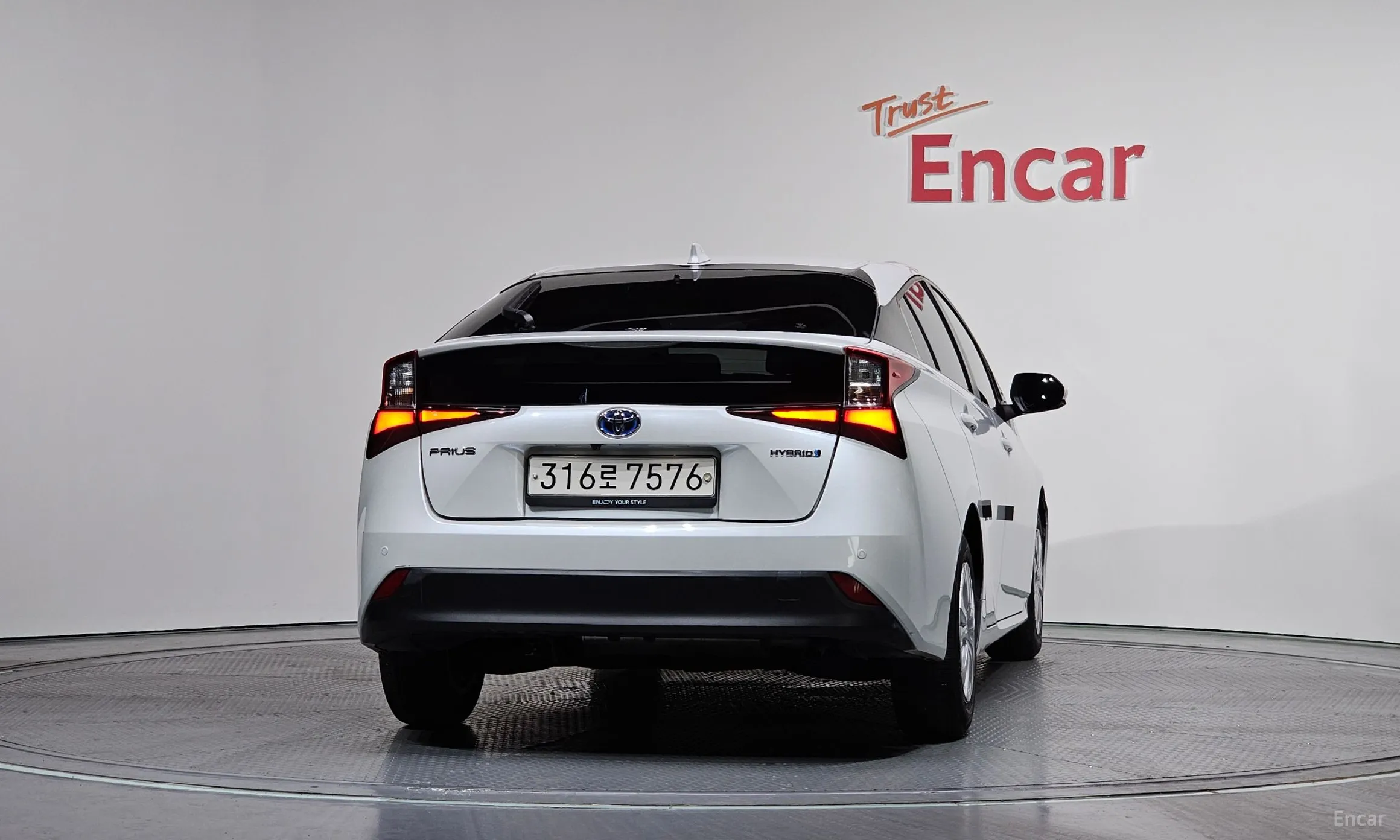 Toyota Prius 4th Generation превью 4