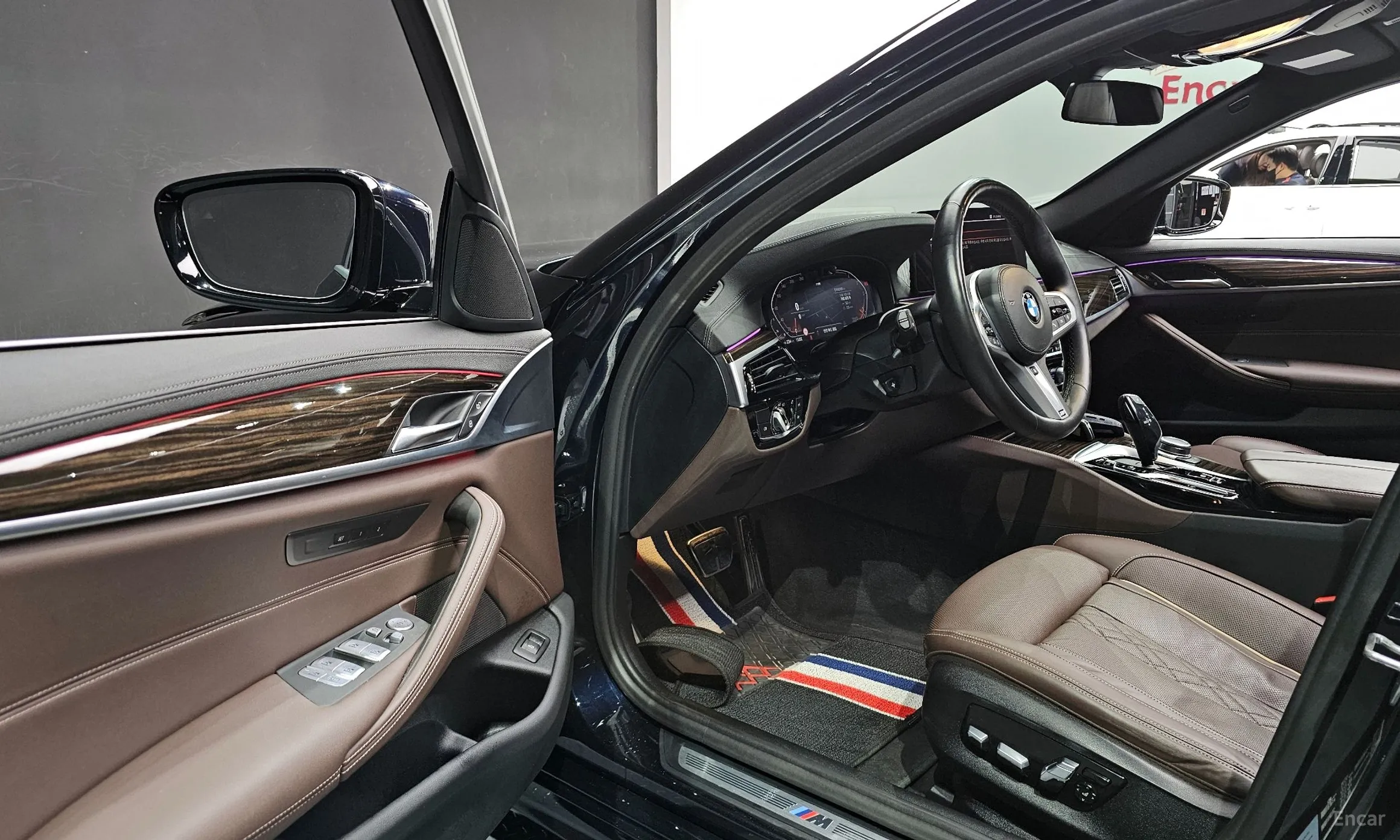 BMW 5 Series (G30) превью 11