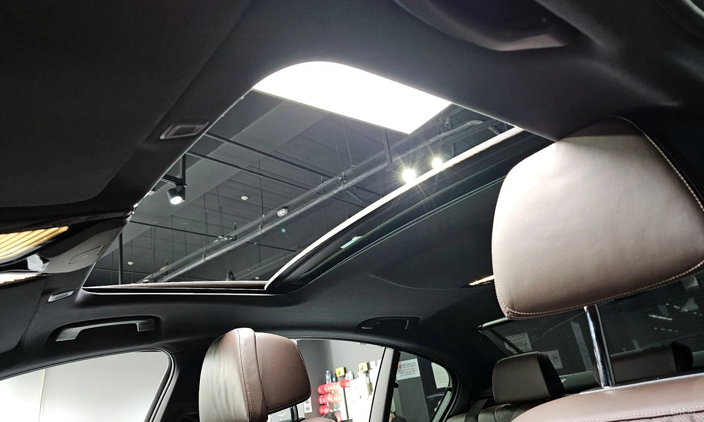 BMW 5 Series (G30) превью 20