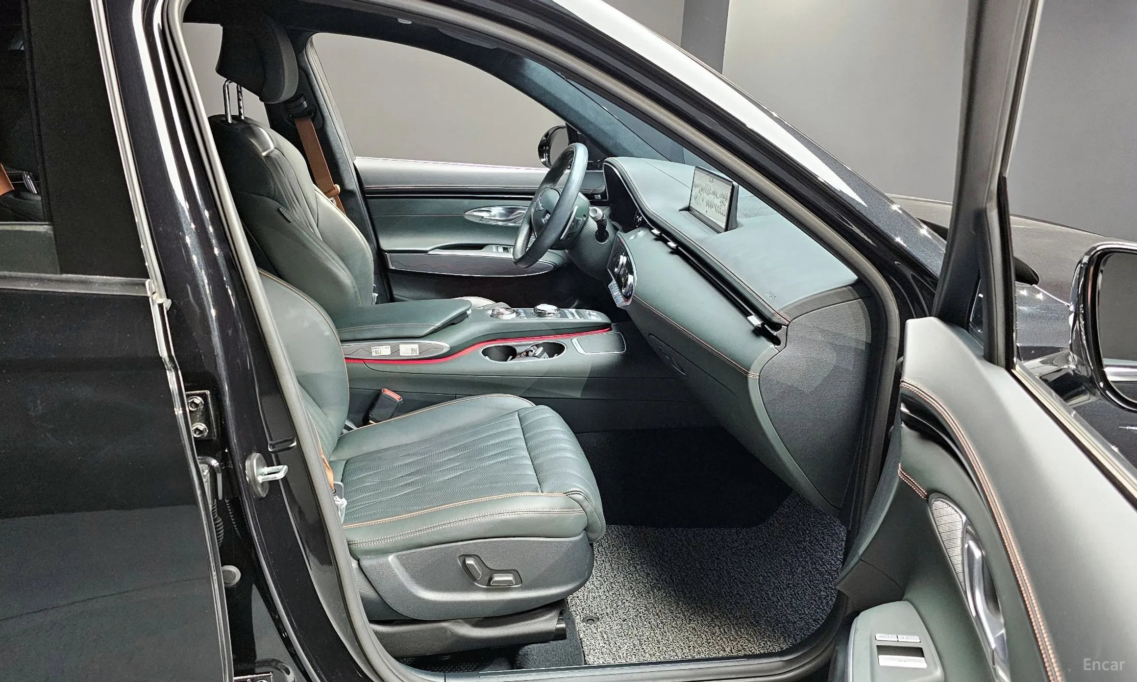 Genesis GV70 превью 11
