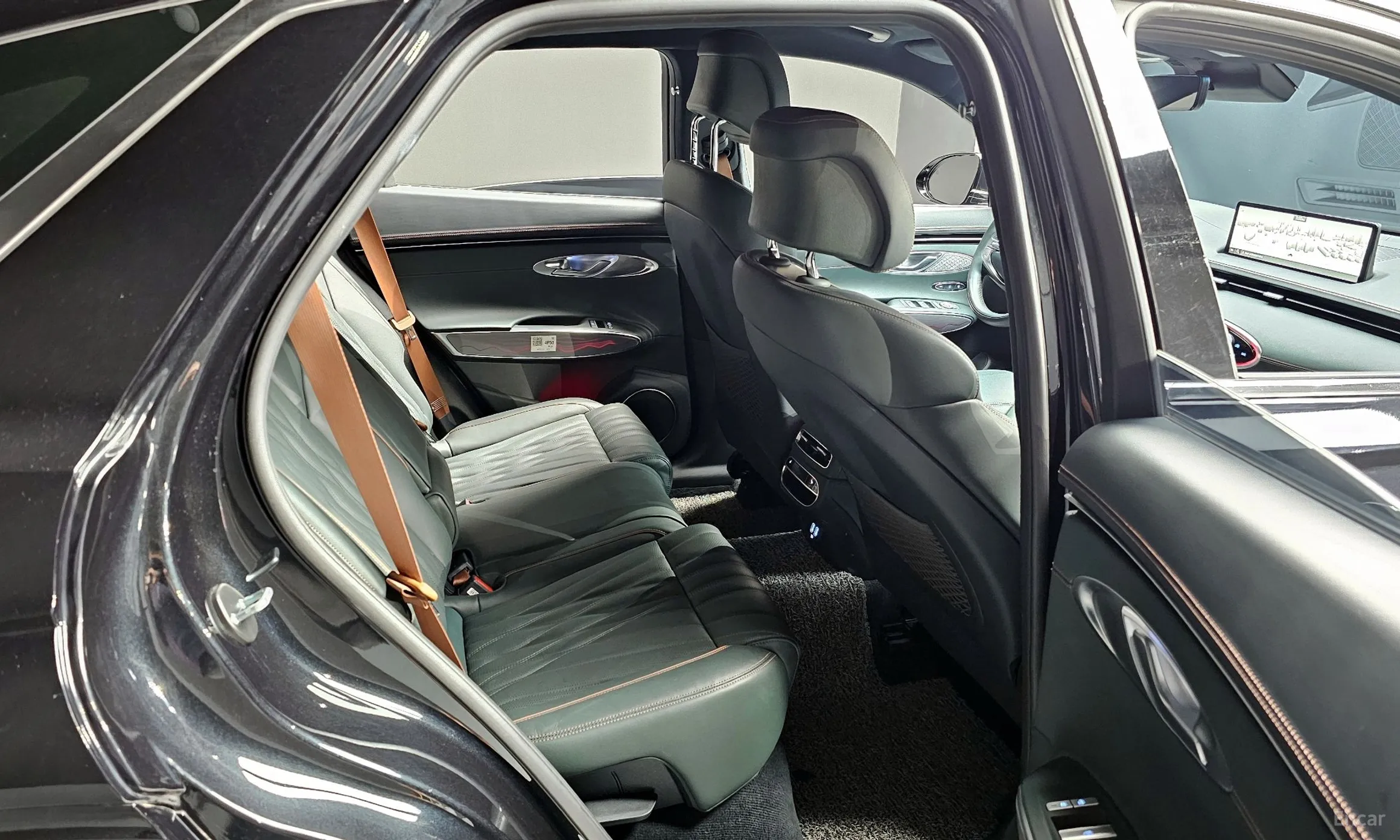 Genesis GV70 превью 12