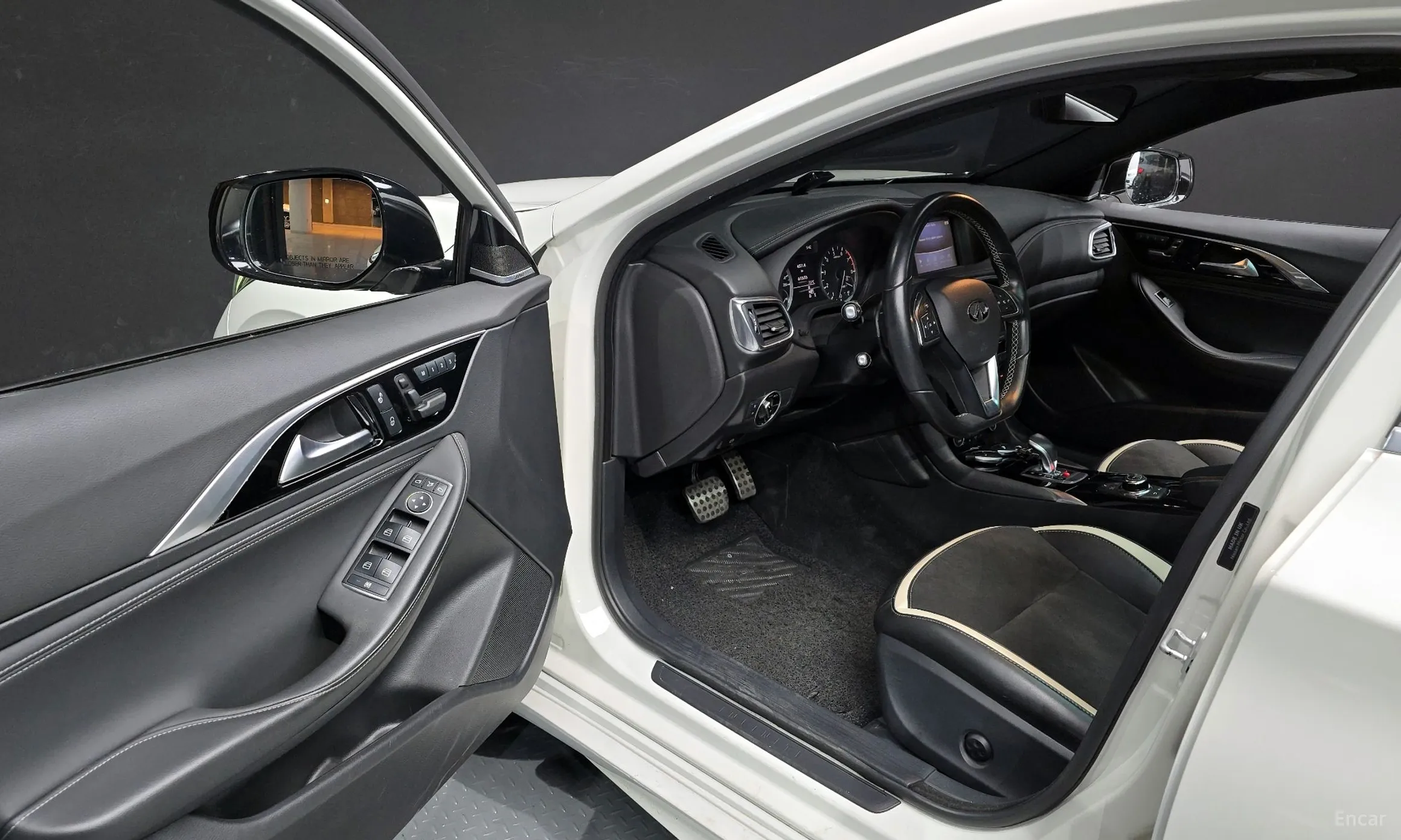 Infiniti Q30 превью 10
