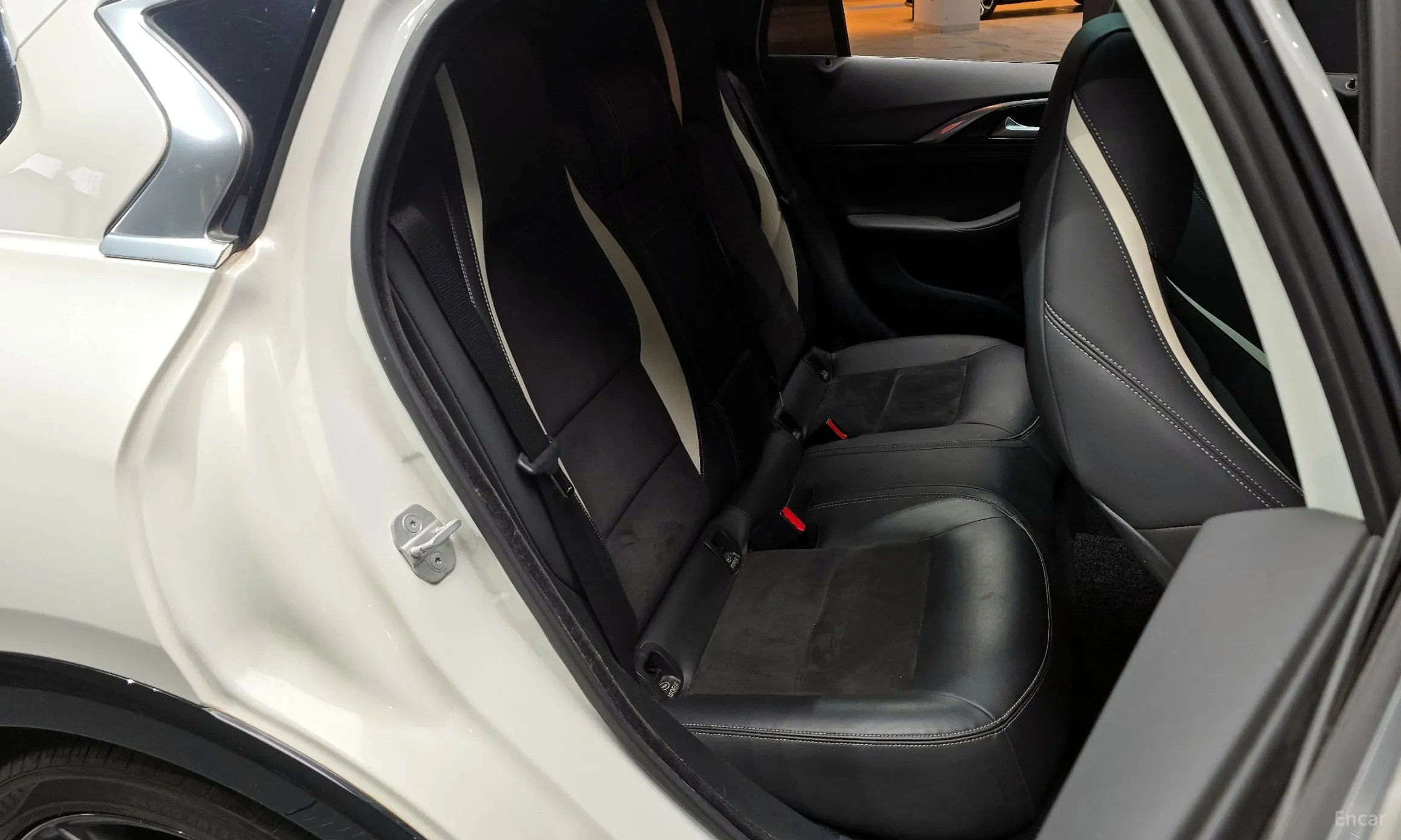 Infiniti Q30 превью 12