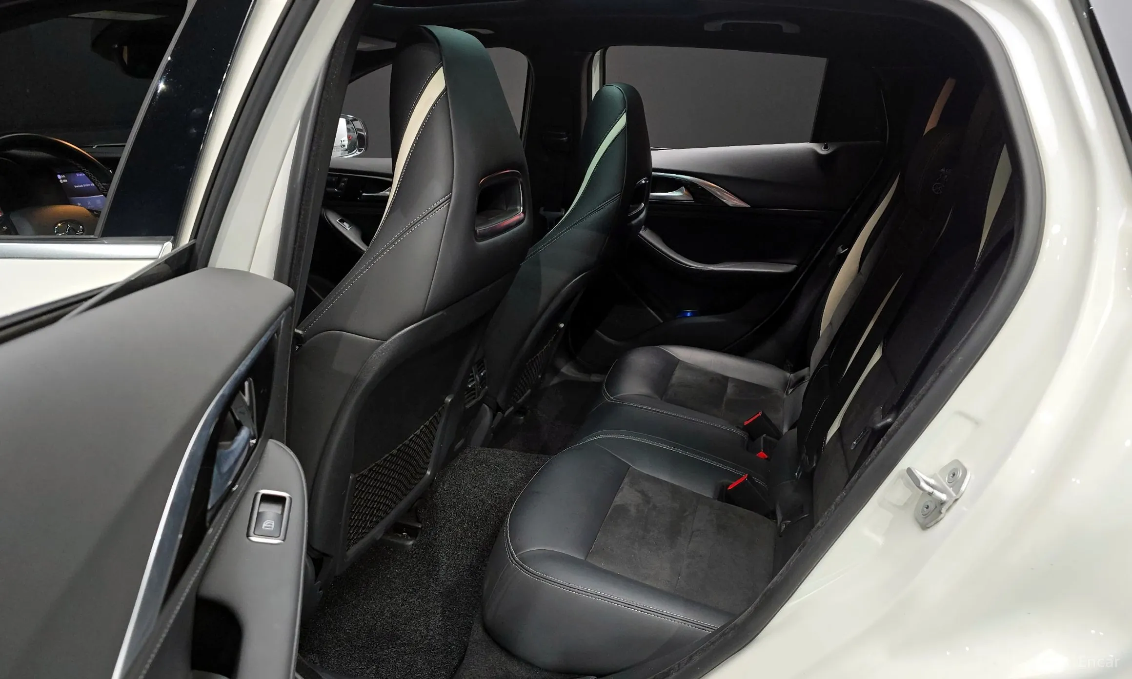 Infiniti Q30 превью 13