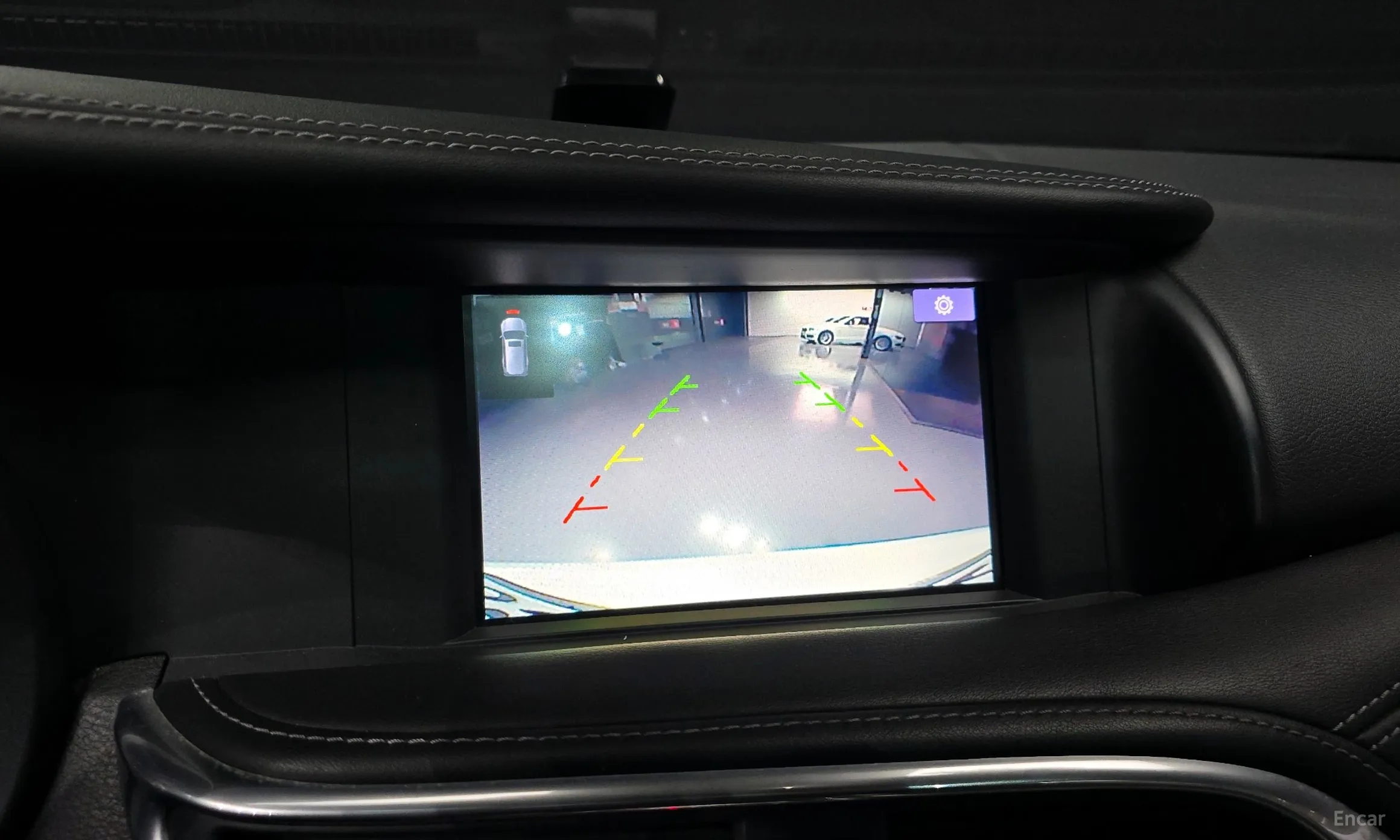 Infiniti Q30 превью 15