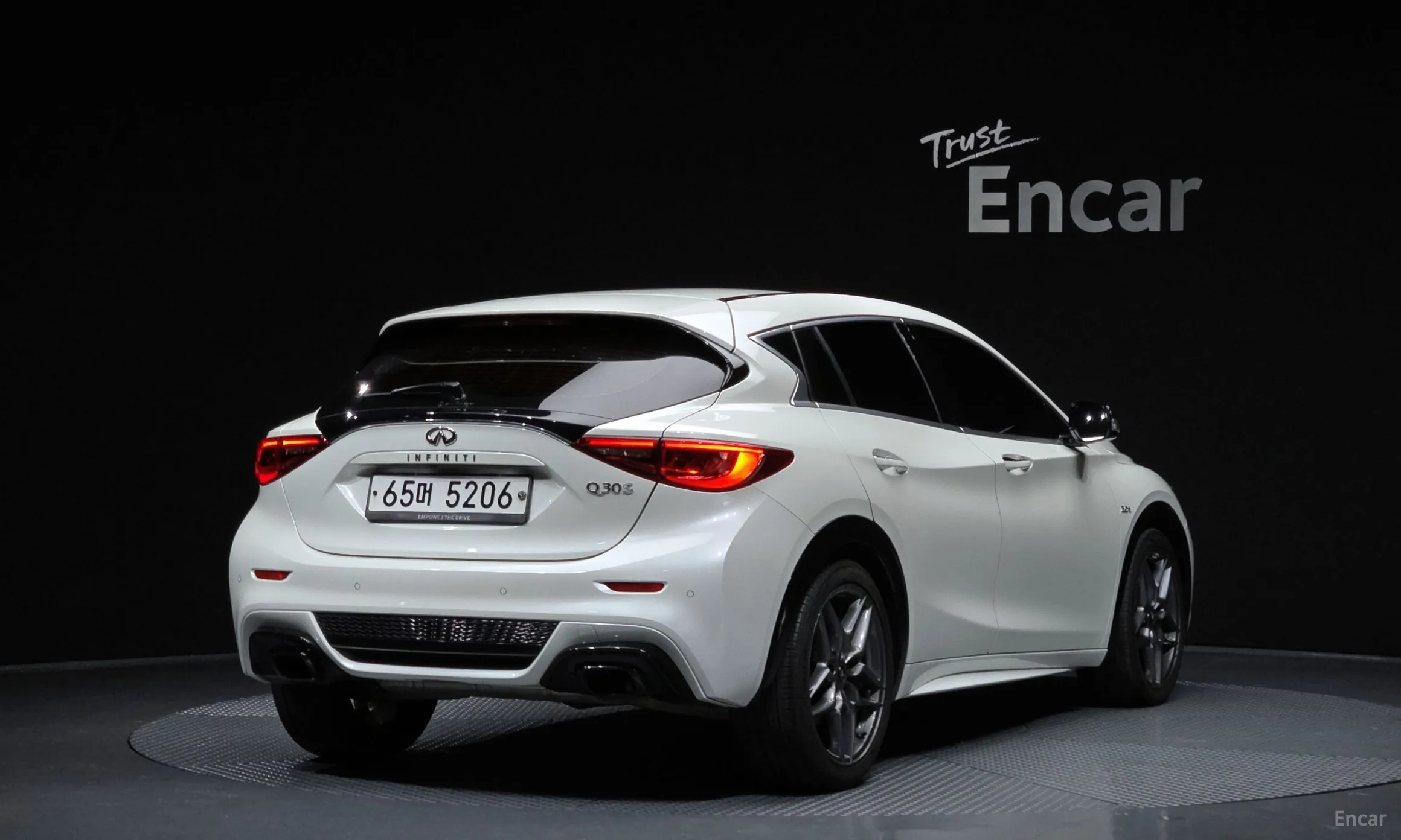 Infiniti Q30 превью 2