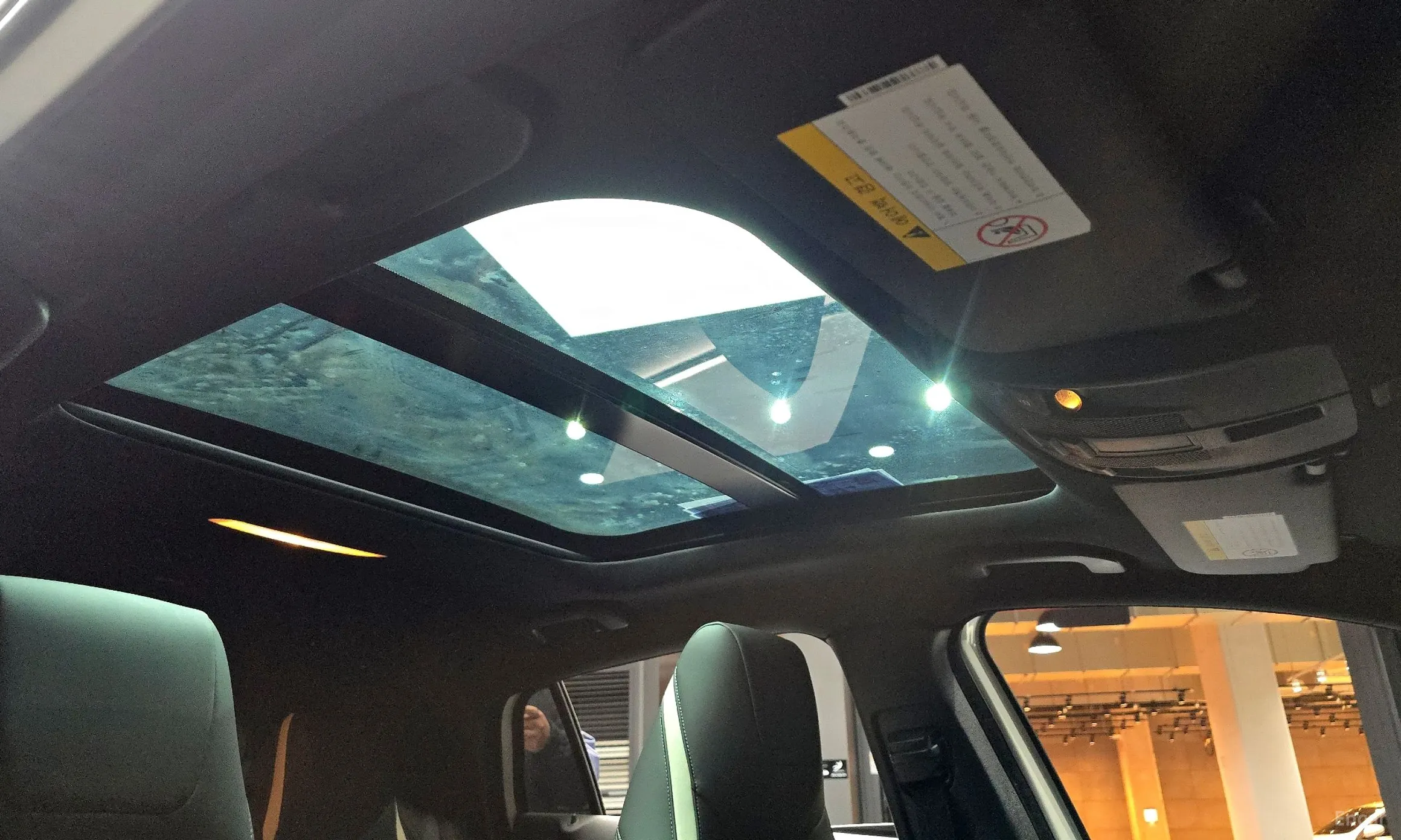 Infiniti Q30 превью 19