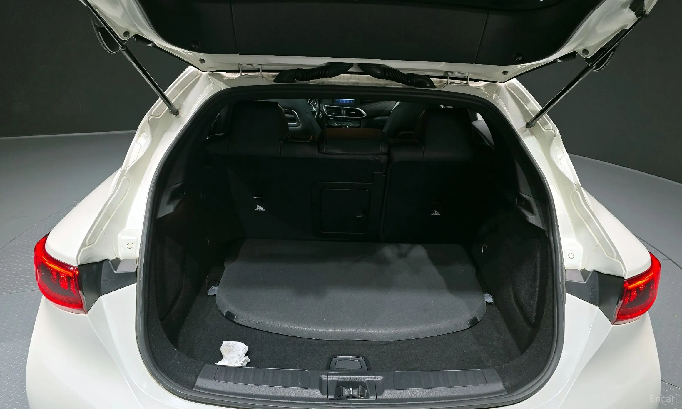 Infiniti Q30 превью 20