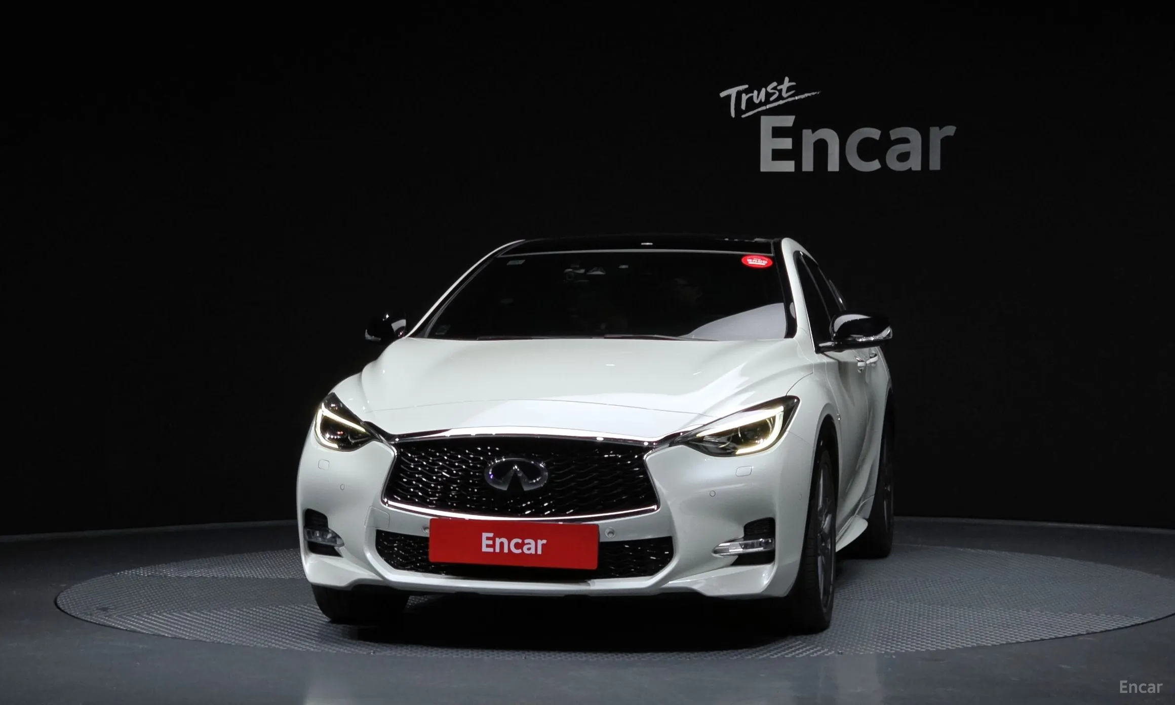 Infiniti Q30 превью 3