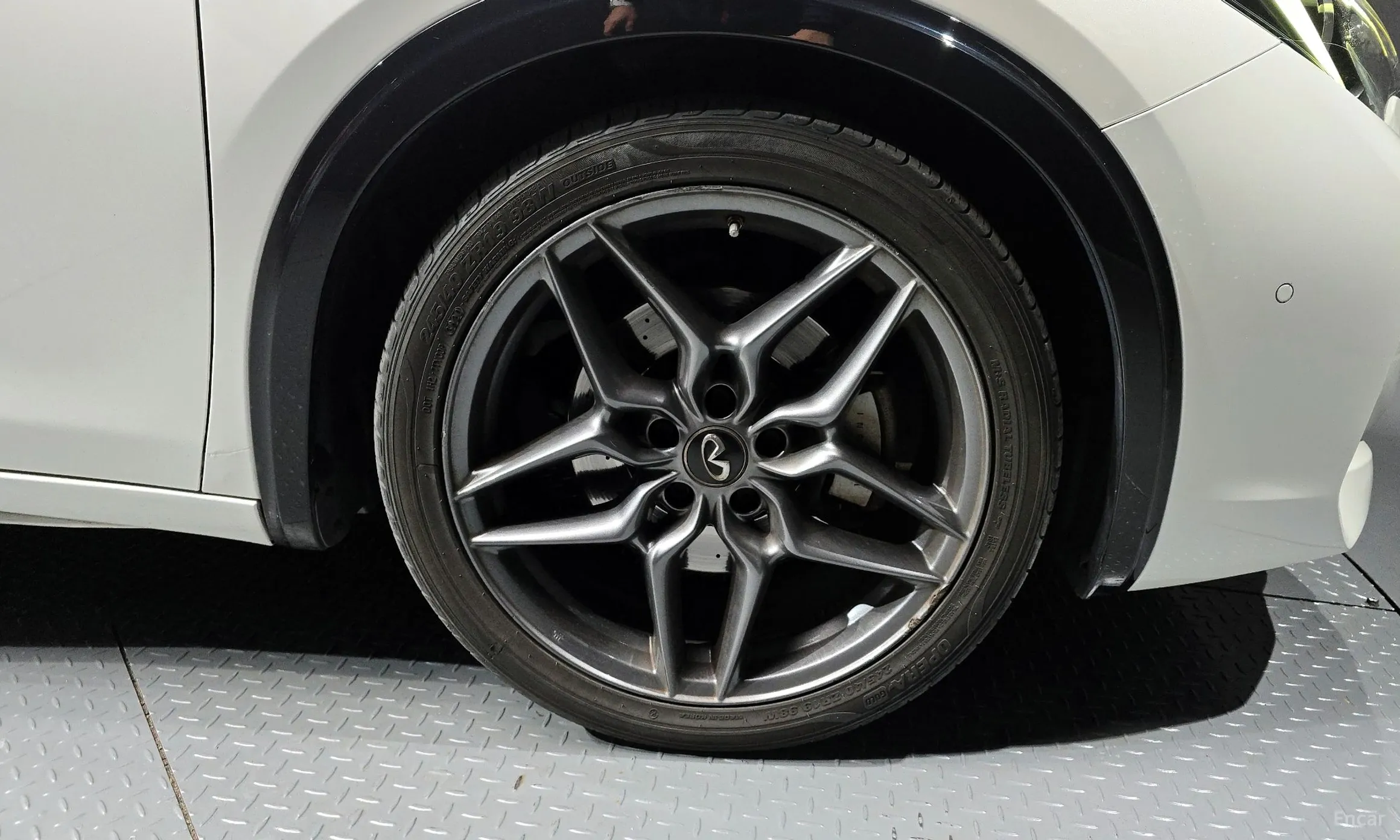 Infiniti Q30 превью 5