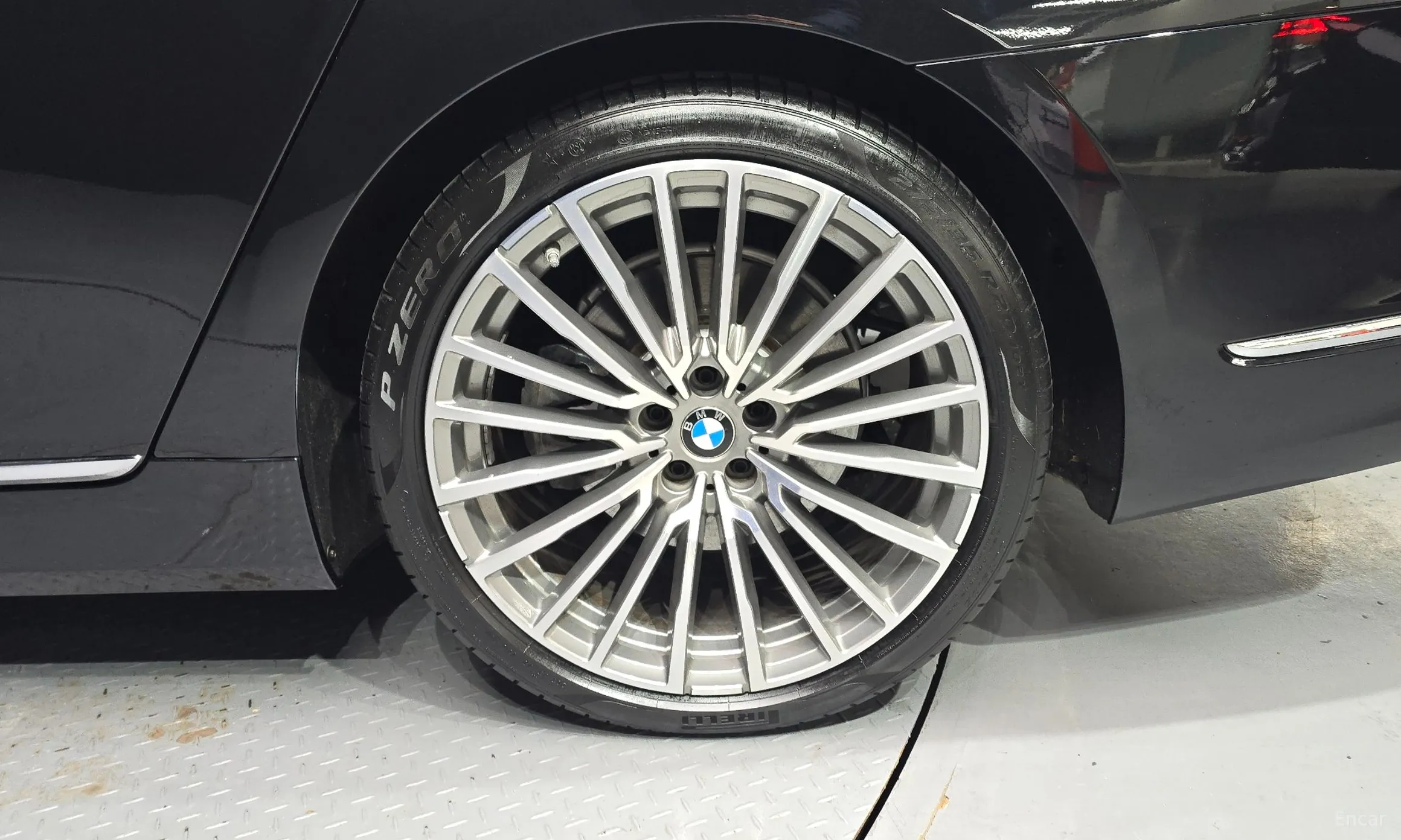BMW 7 Series (G11) превью 5