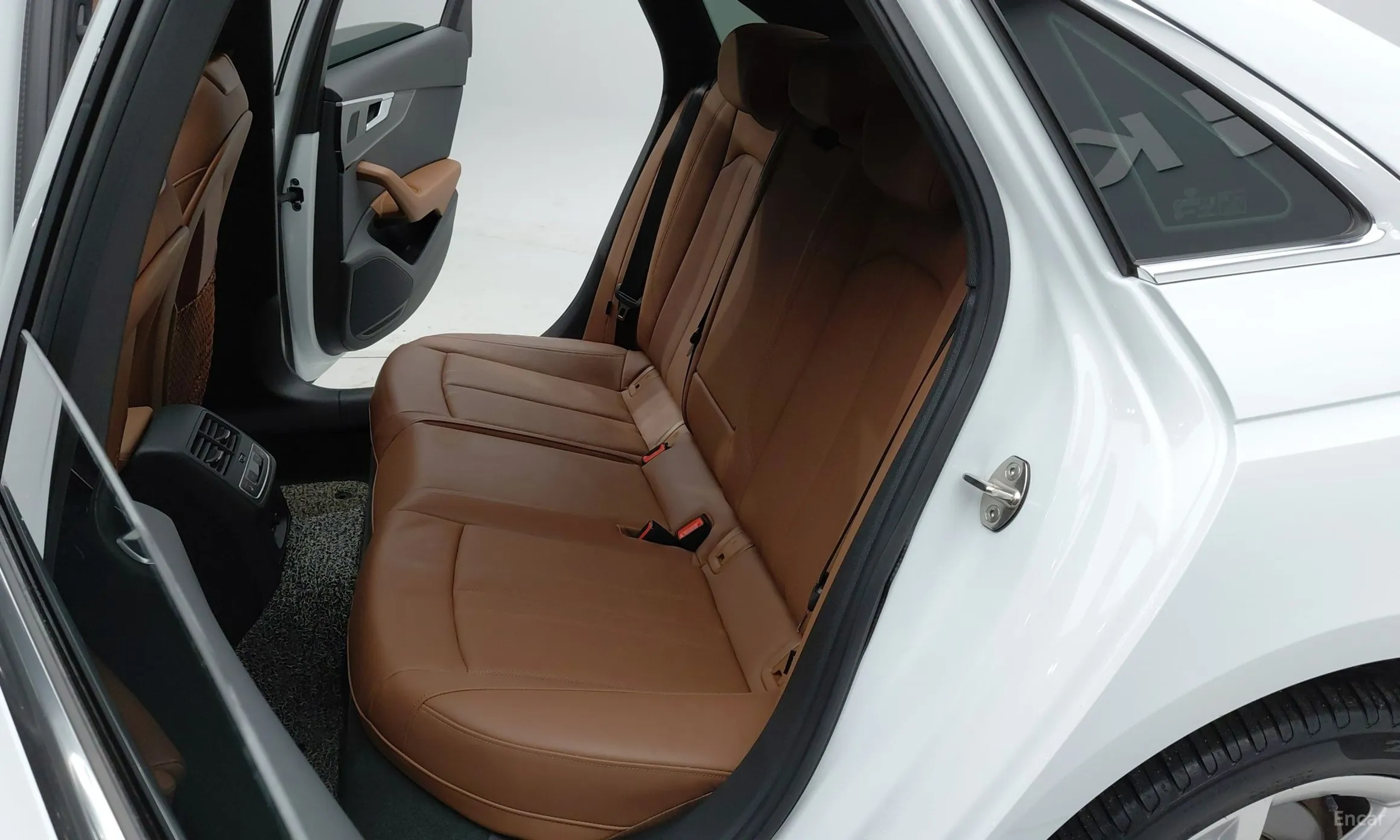 Audi A4 (B9) превью 11