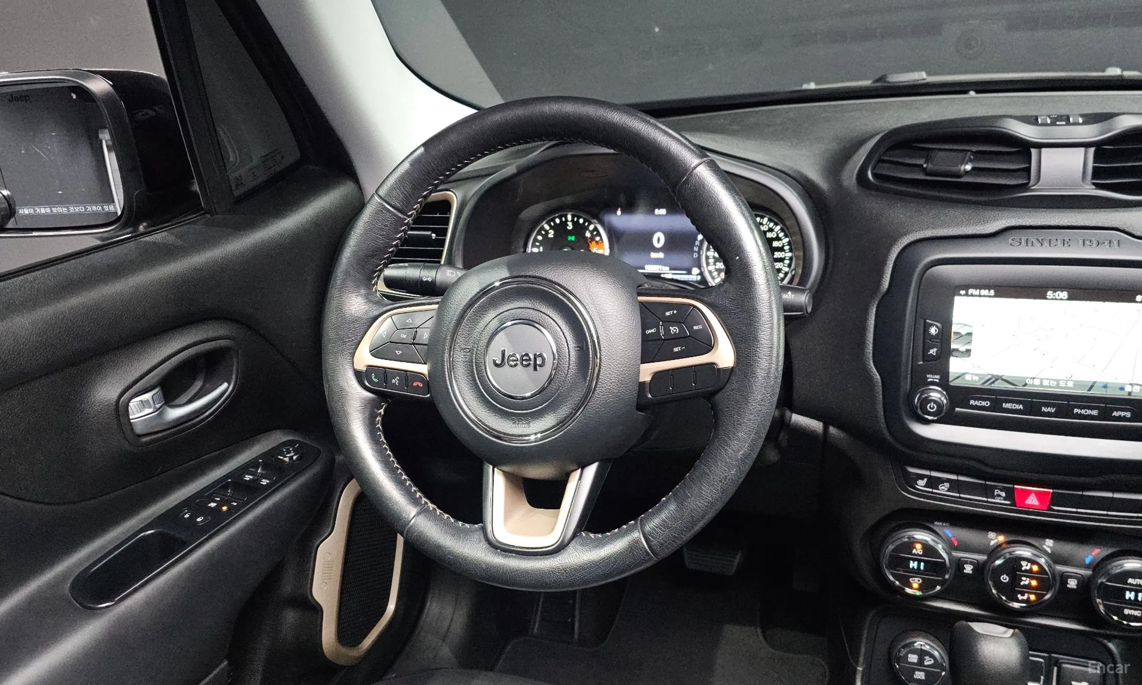 Jeep Renegade превью 13