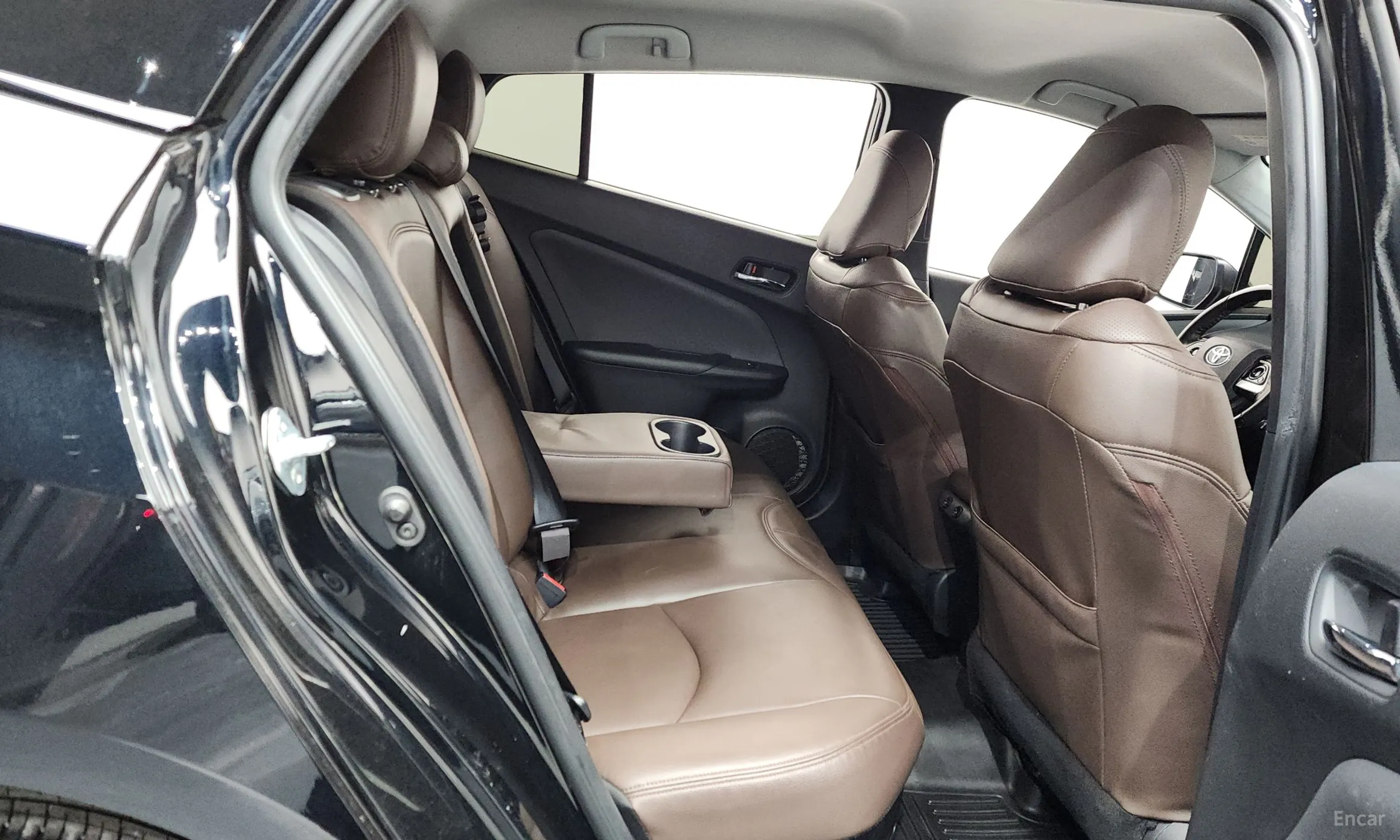Toyota Prius 4th Generation превью 12