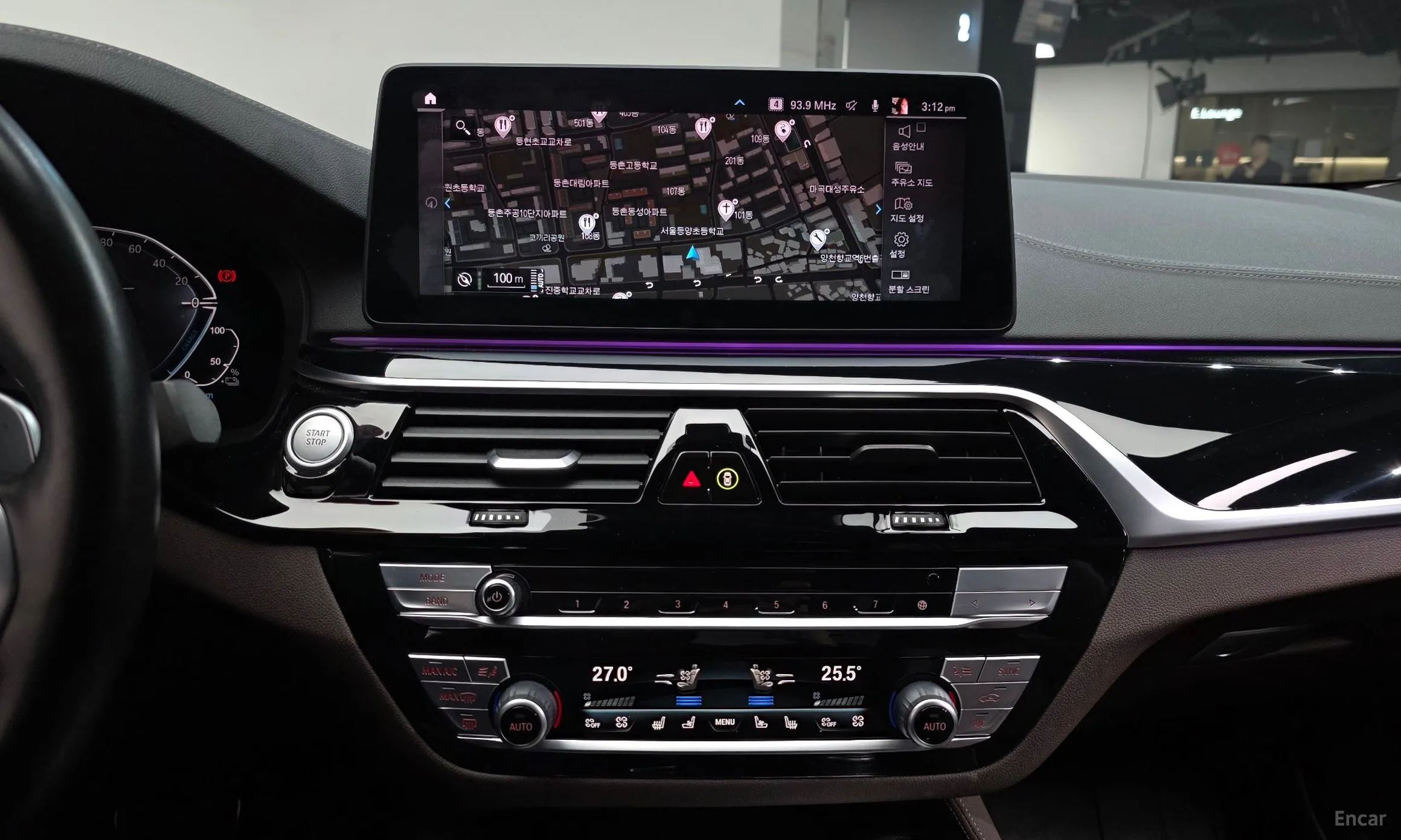 BMW 5 Series (G30) превью 14