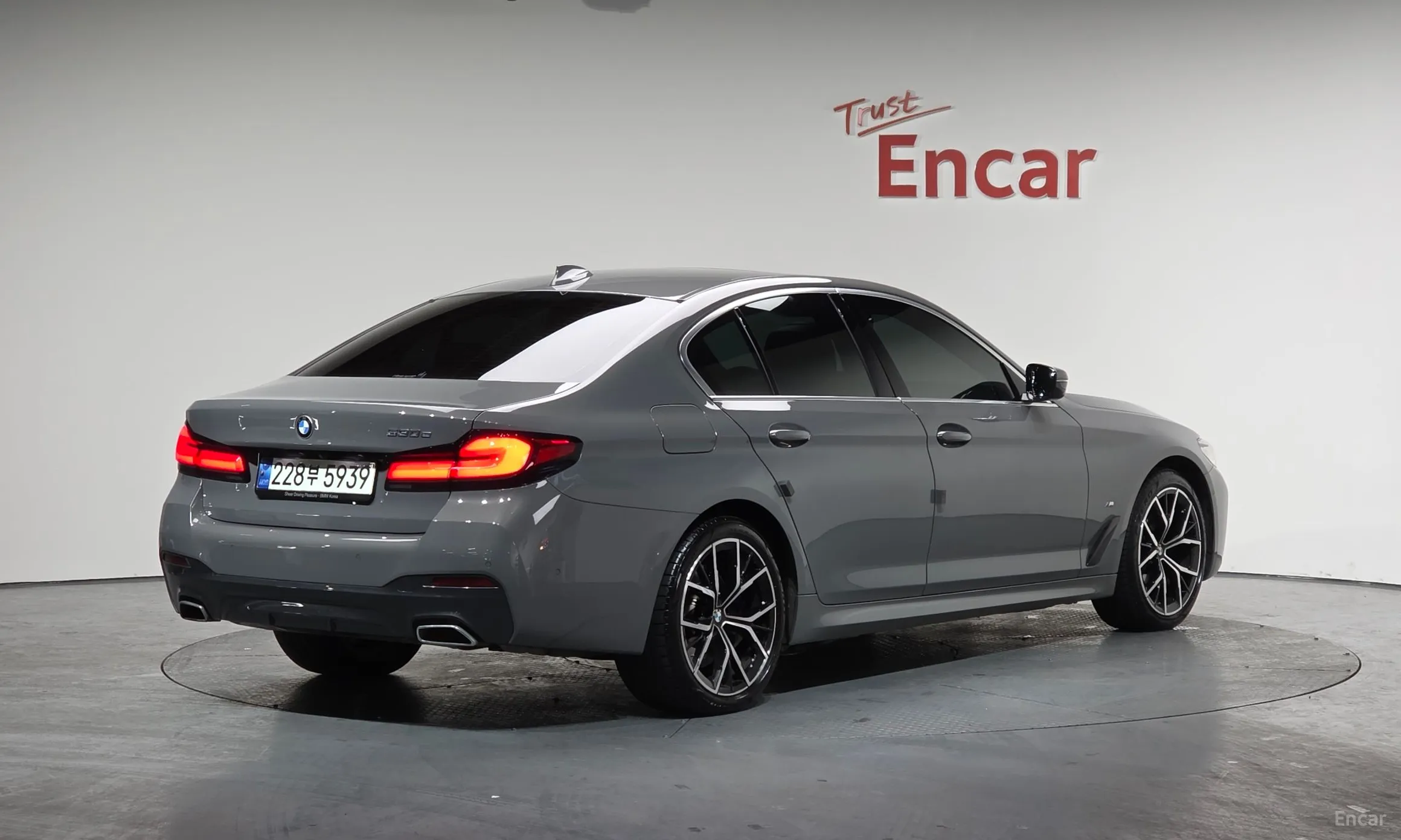 BMW 5 Series (G30) превью 2