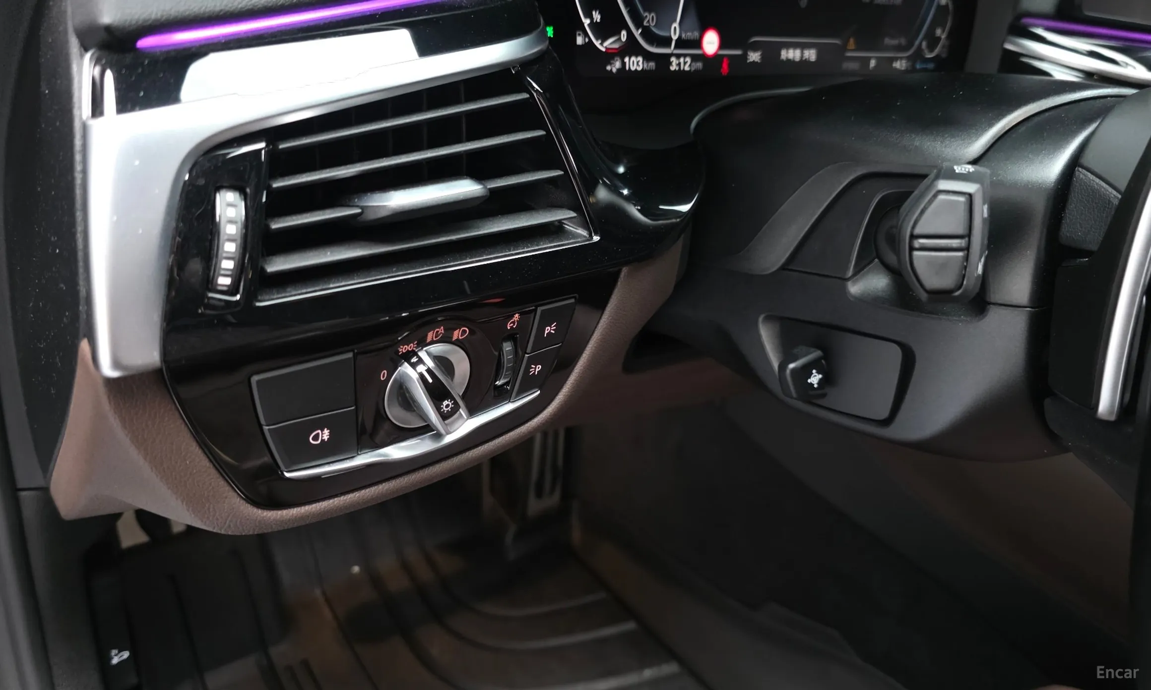 BMW 5 Series (G30) превью 17