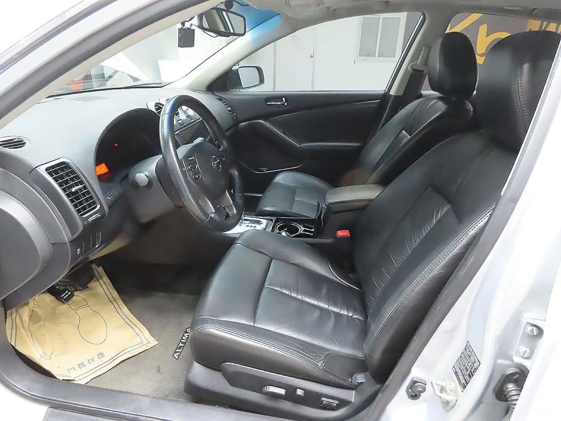 Nissan Altima превью 10