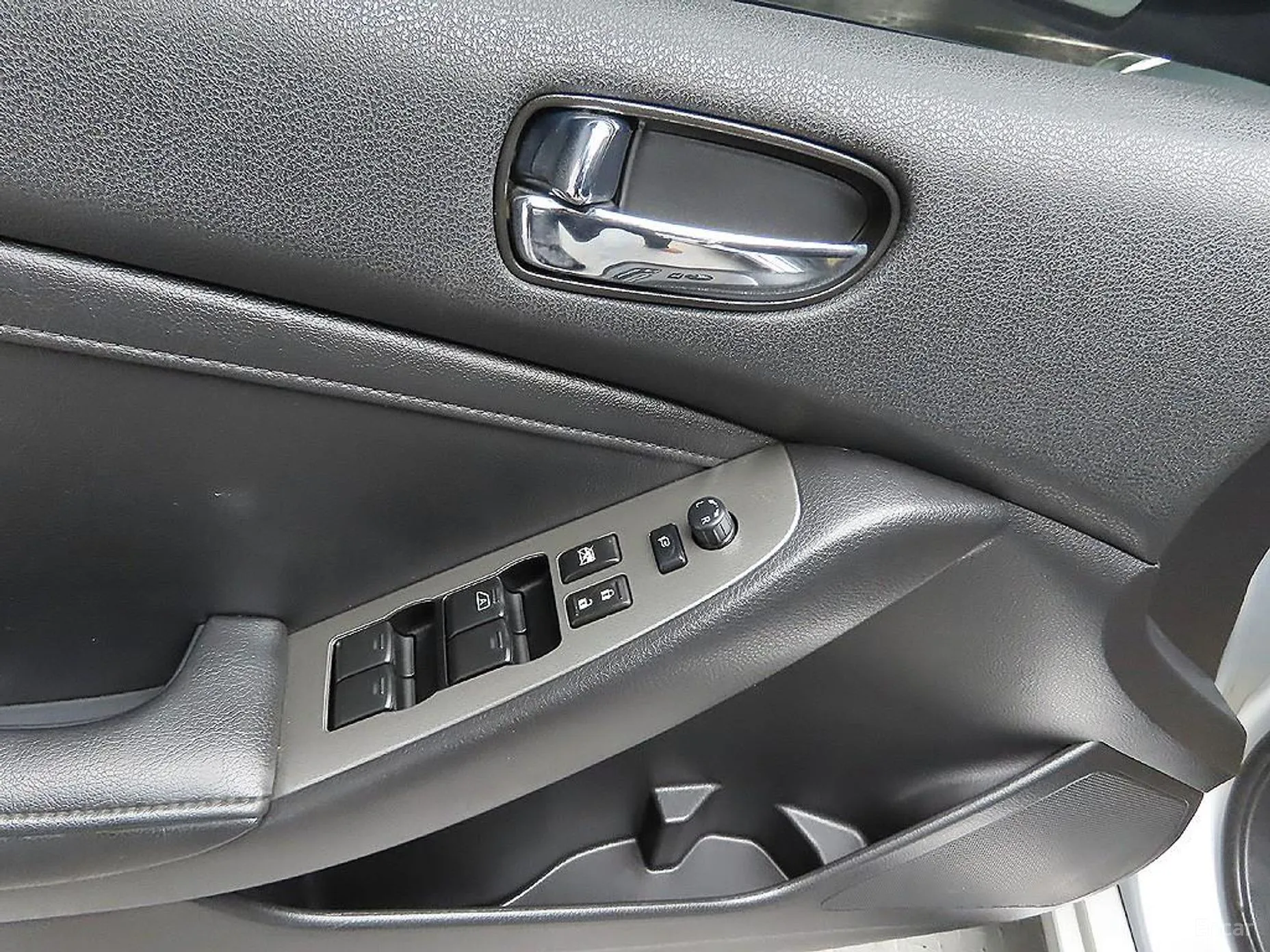 Nissan Altima превью 11