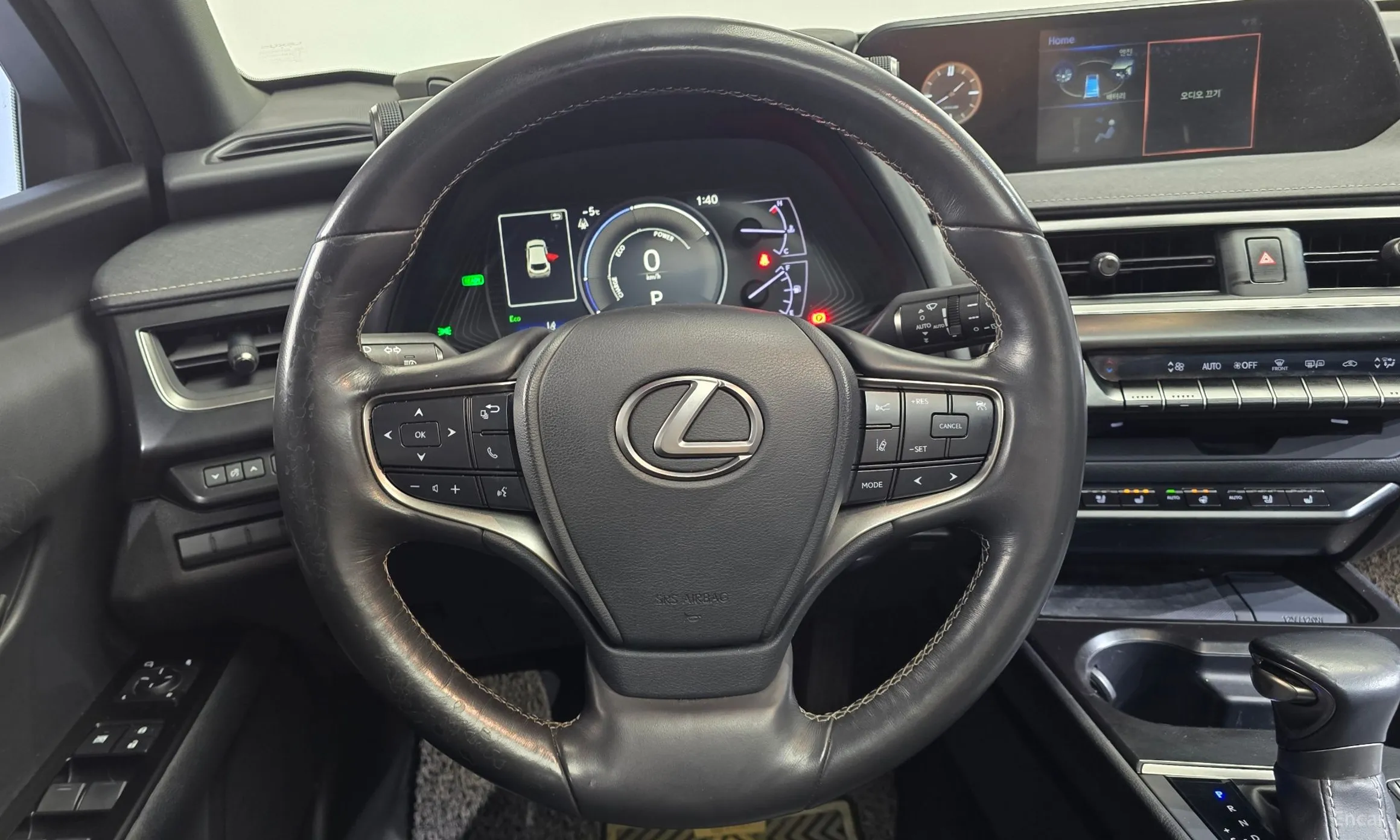 Lexus UX250h превью 13