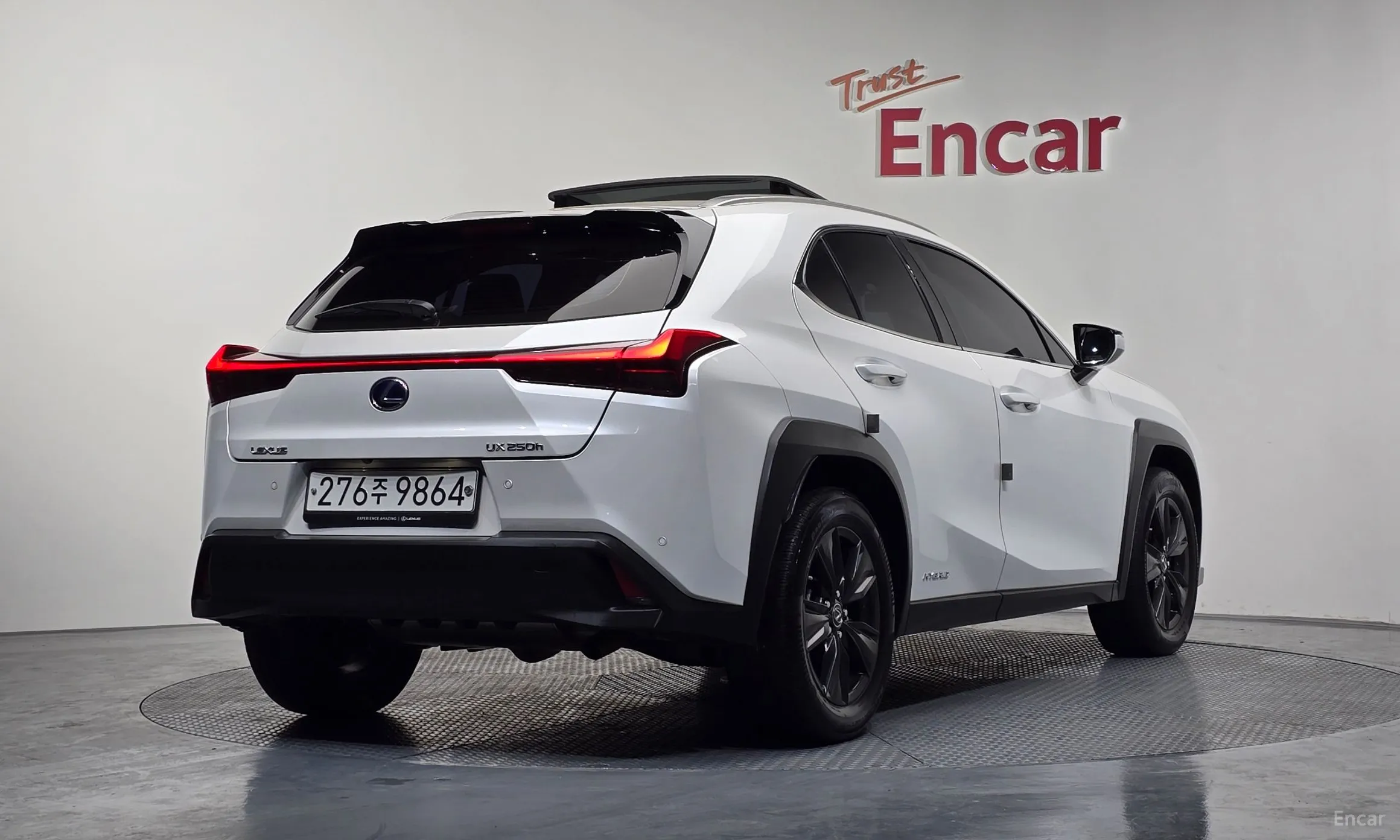Lexus UX250h превью 2