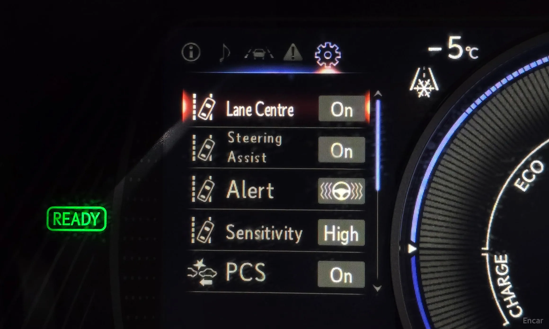 Lexus UX250h превью 16