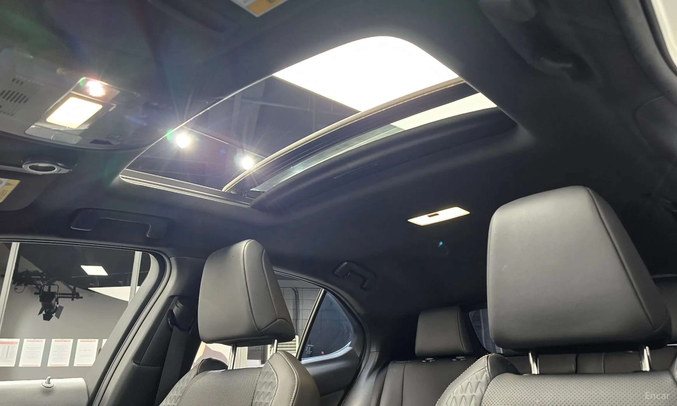 Lexus UX250h превью 19