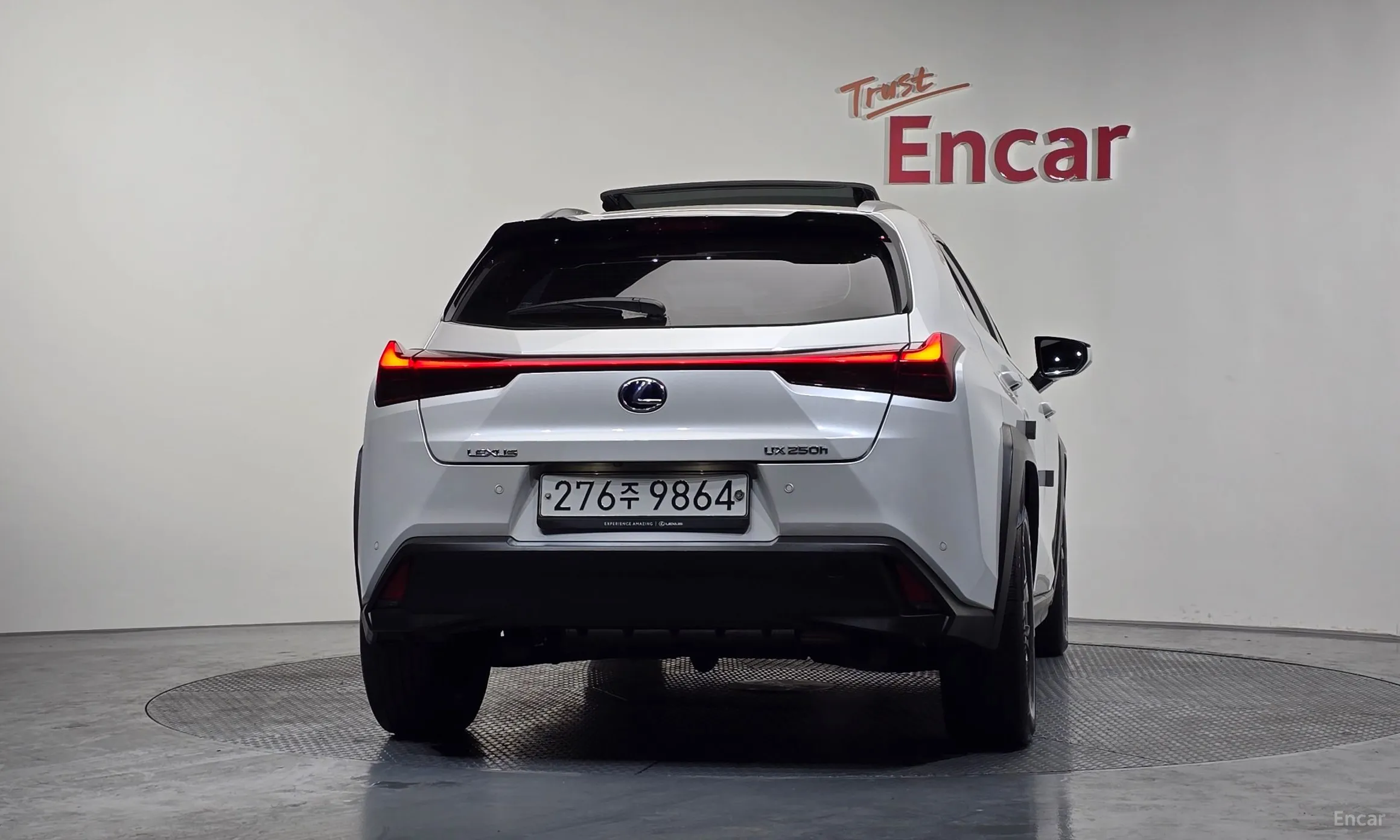 Lexus UX250h превью 4