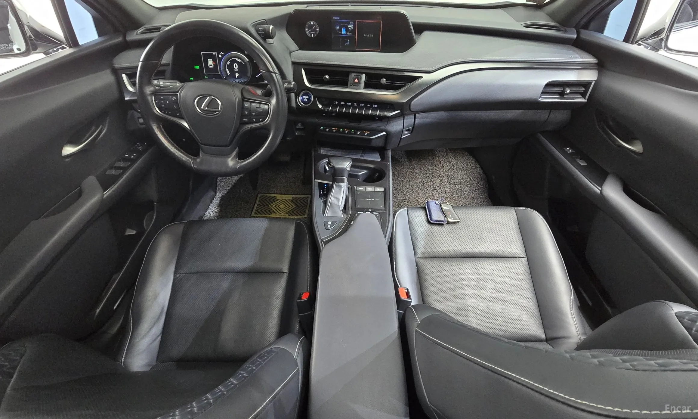 Lexus UX250h превью 7