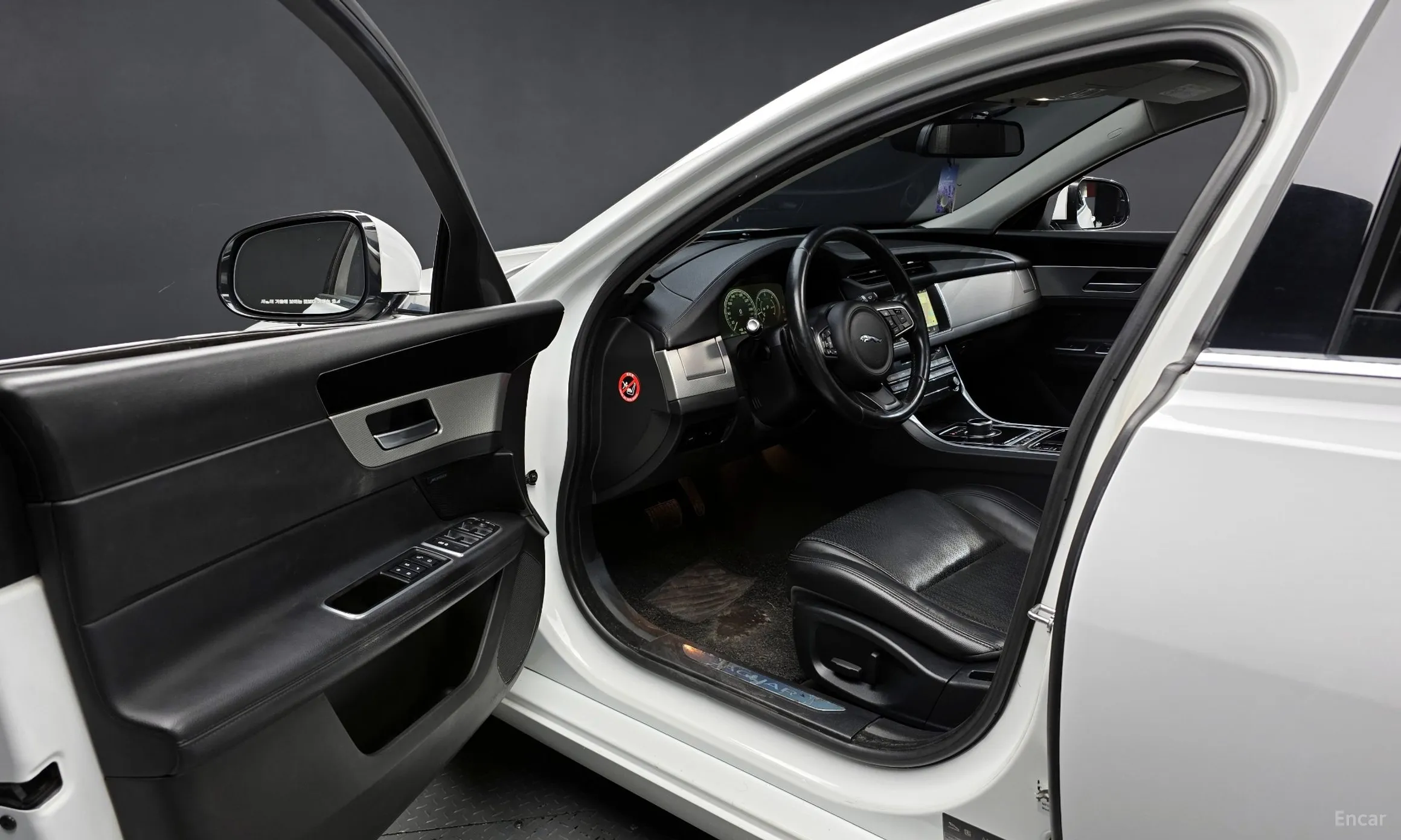 Jaguar XF (x260) превью 10