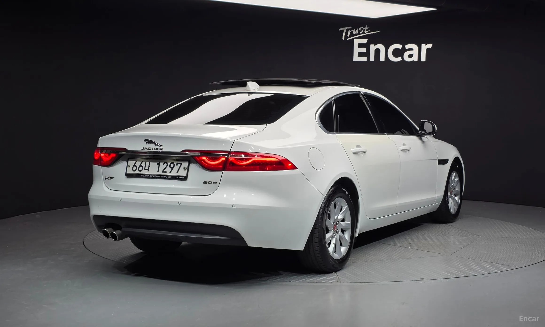 Jaguar XF (x260)