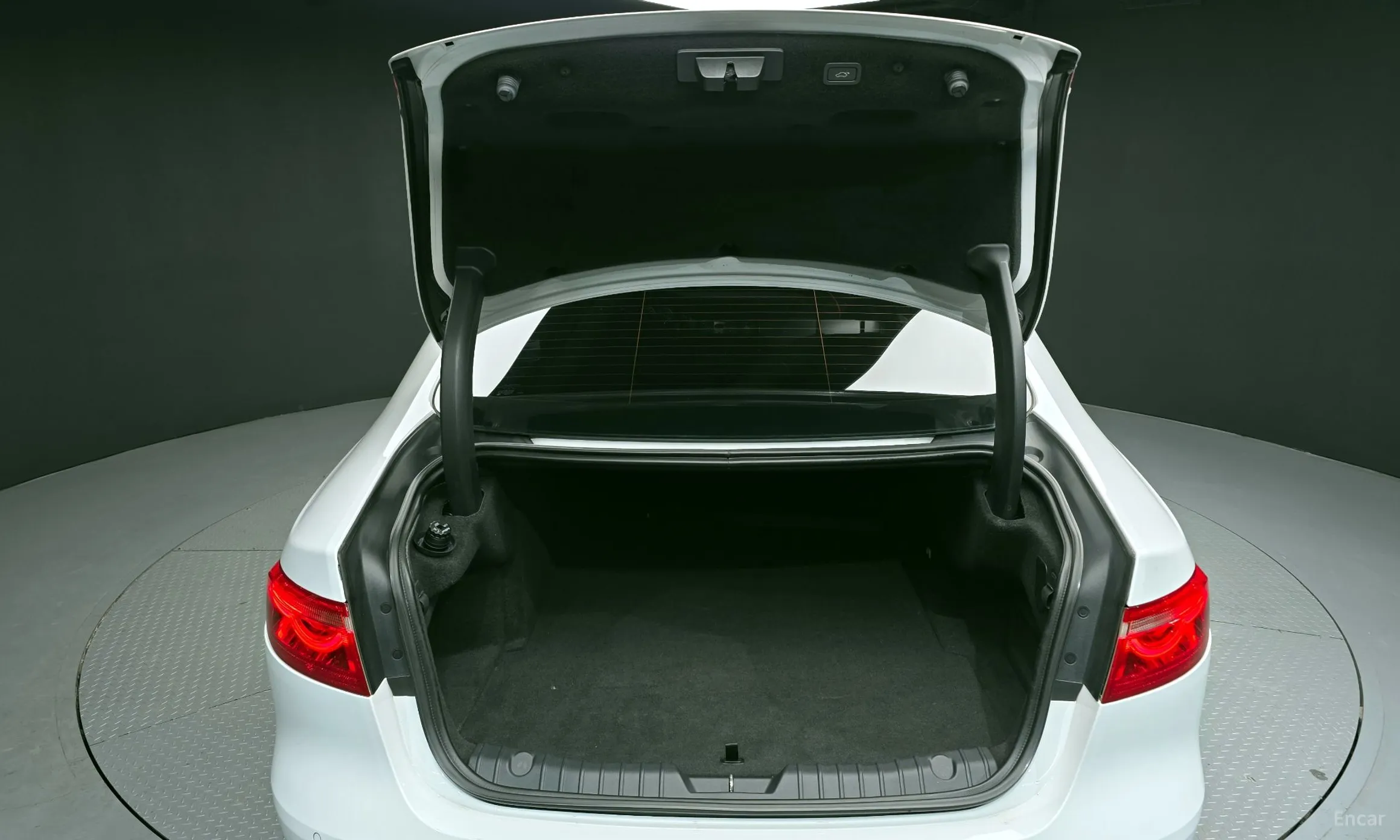 Jaguar XF (x260) превью 20